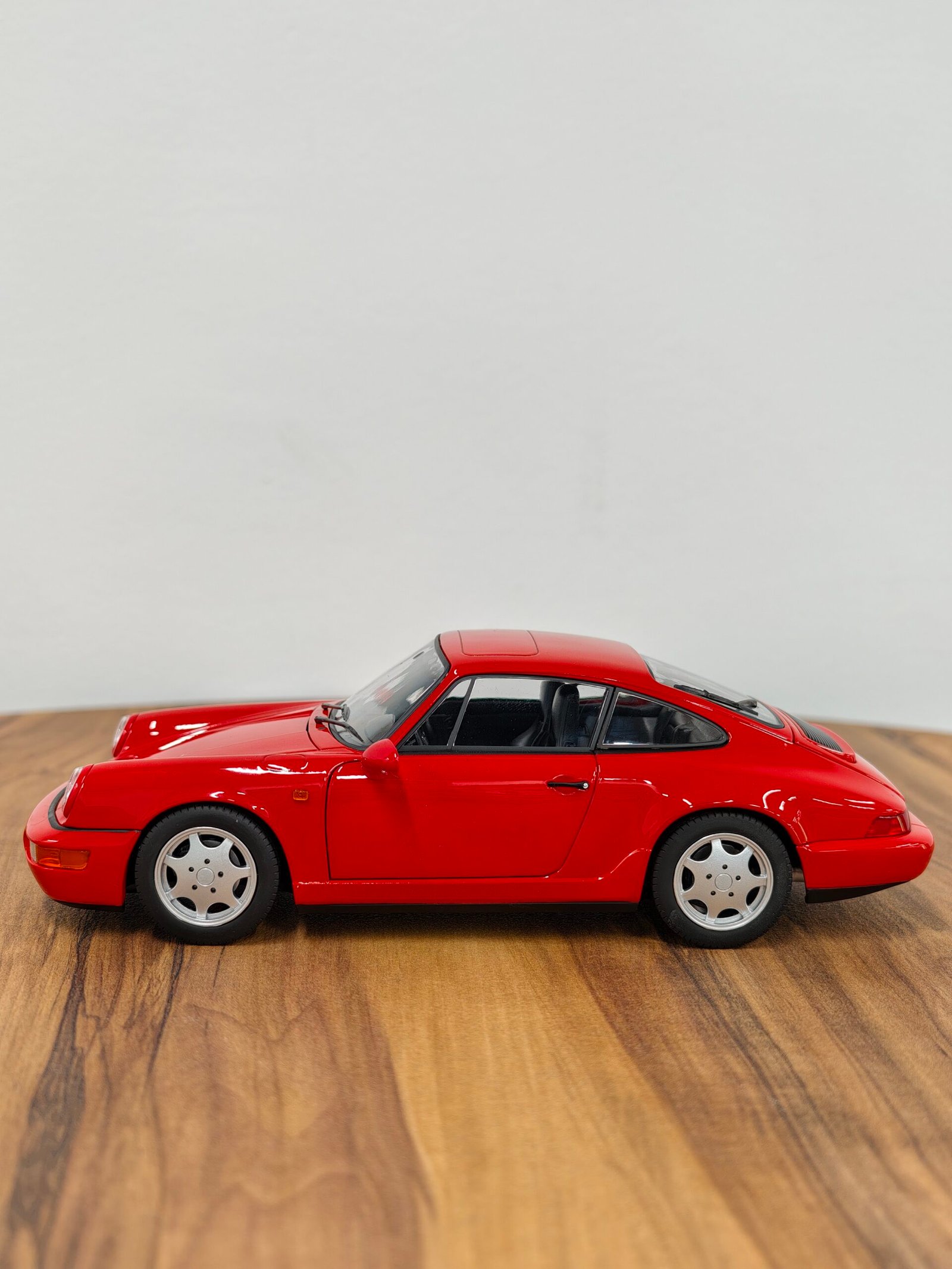 Porsche 911 Carrera 2 (1992) Gelb 1:18 R - Image 8