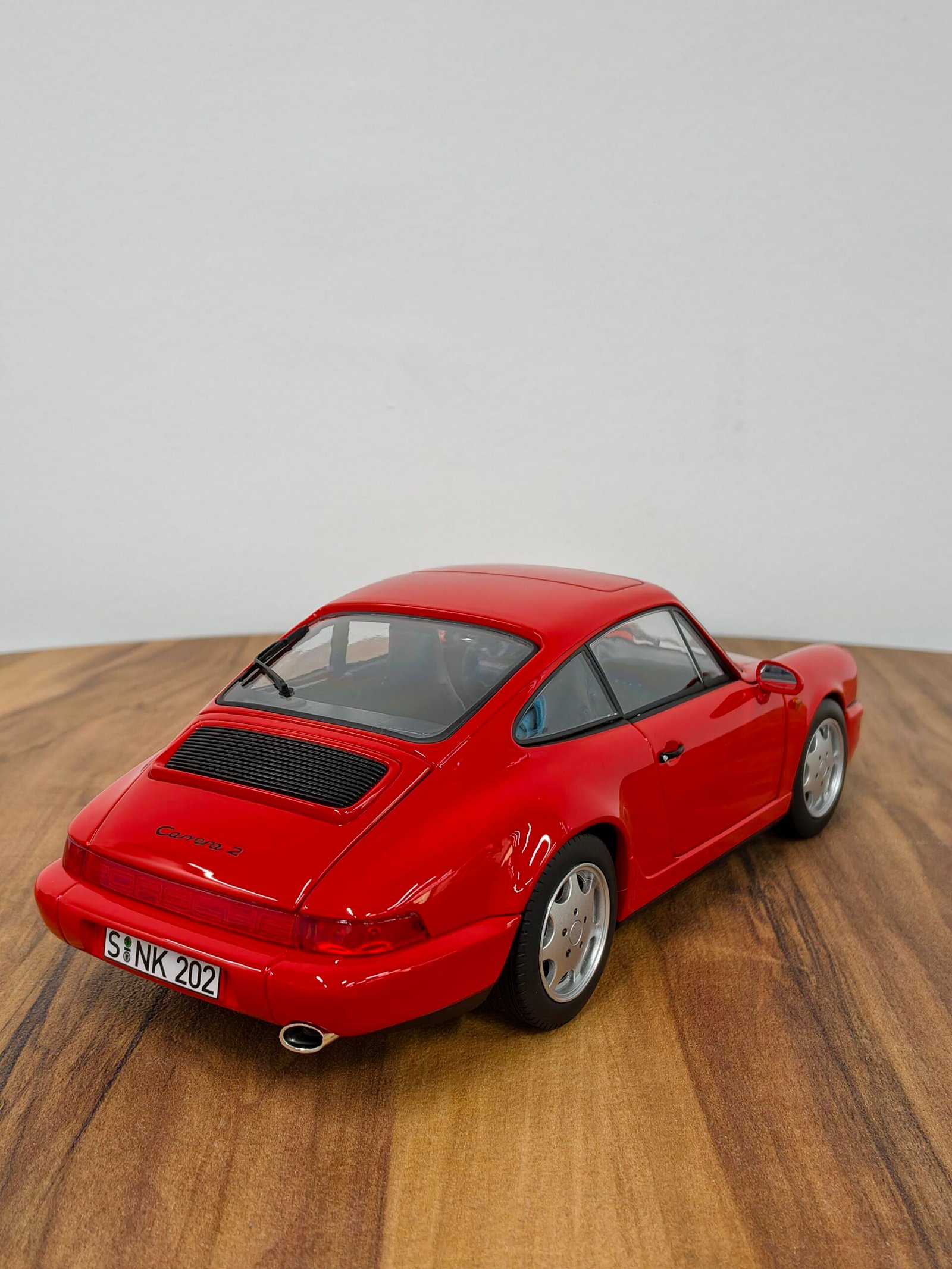 Porsche 911 Carrera 2 (1992) Gelb 1:18 R - Image 7