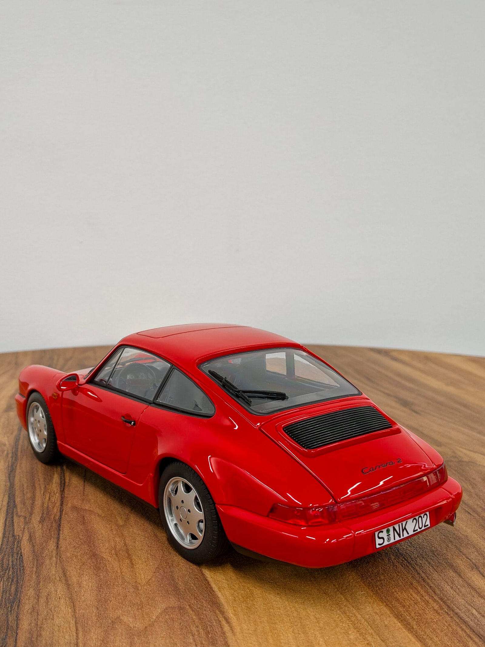 Porsche 911 Carrera 2 (1992) Gelb 1:18 R - Image 6