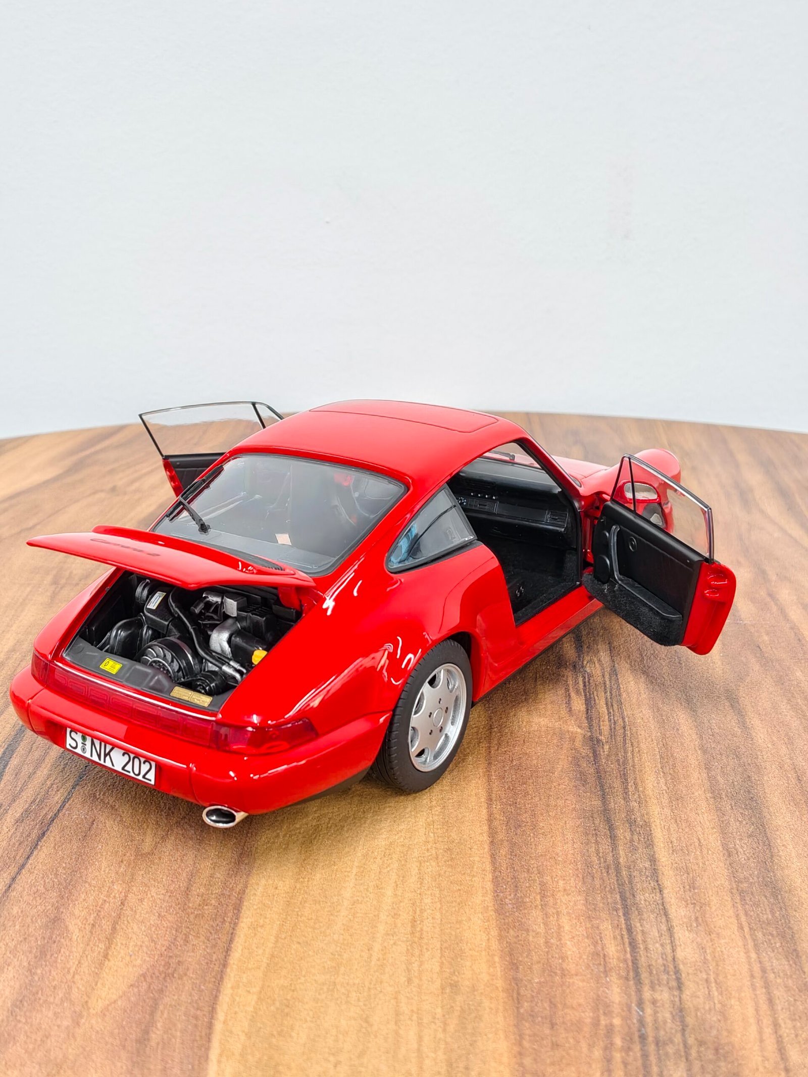Porsche 911 Carrera 2 (1992) Gelb 1:18 R - Image 3