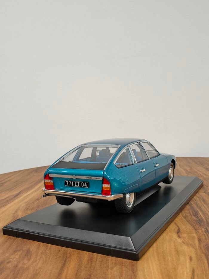 Citroën CX2000 1974 Delta Blue Metallic 1:18 - Image 8