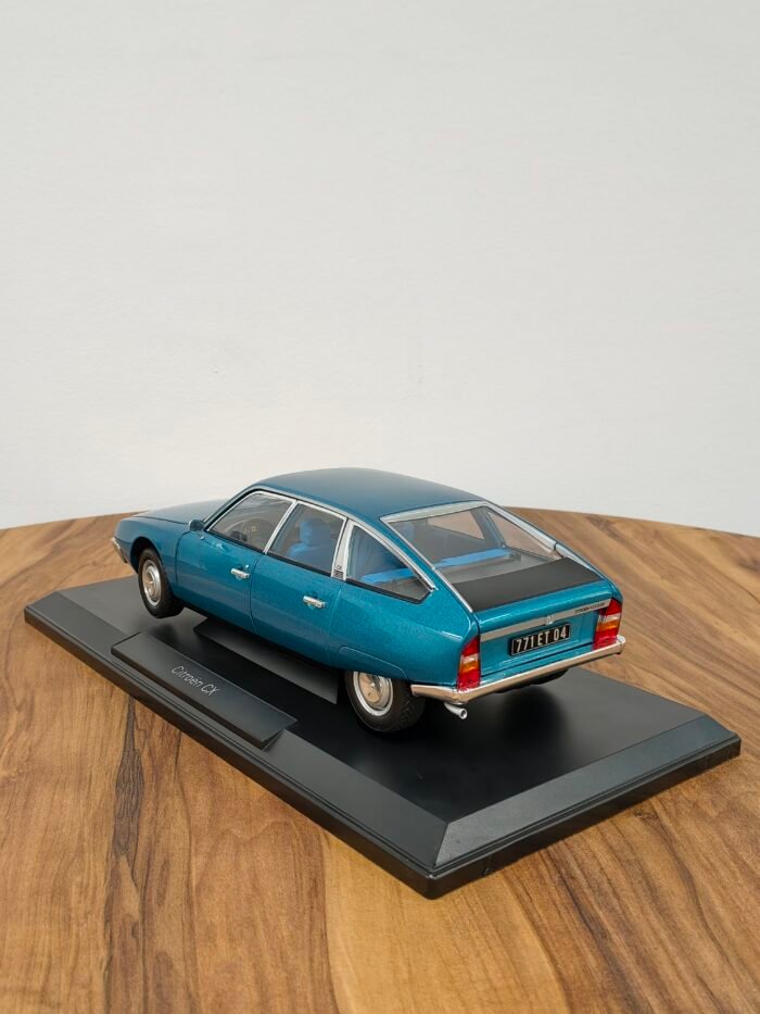 Citroën CX2000 1974 Delta Blue Metallic 1:18 - Image 7