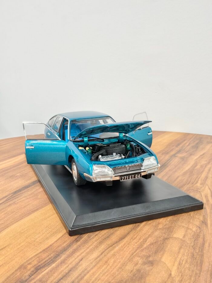 Citroën CX2000 1974 Delta Blue Metallic 1:18 - Image 5
