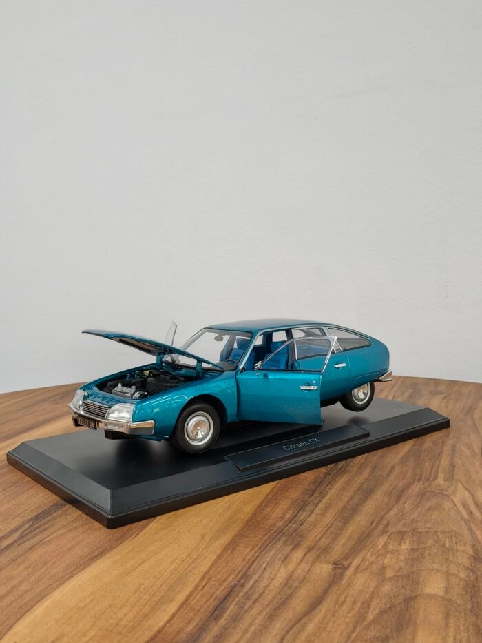 Citroën CX2000 1974 Delta Blue Metallic 1:18 - Image 4