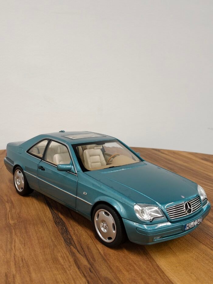 Mercedes-Benz CL600 Coupé 1997 Blue Metallic 1:18 - Image 2