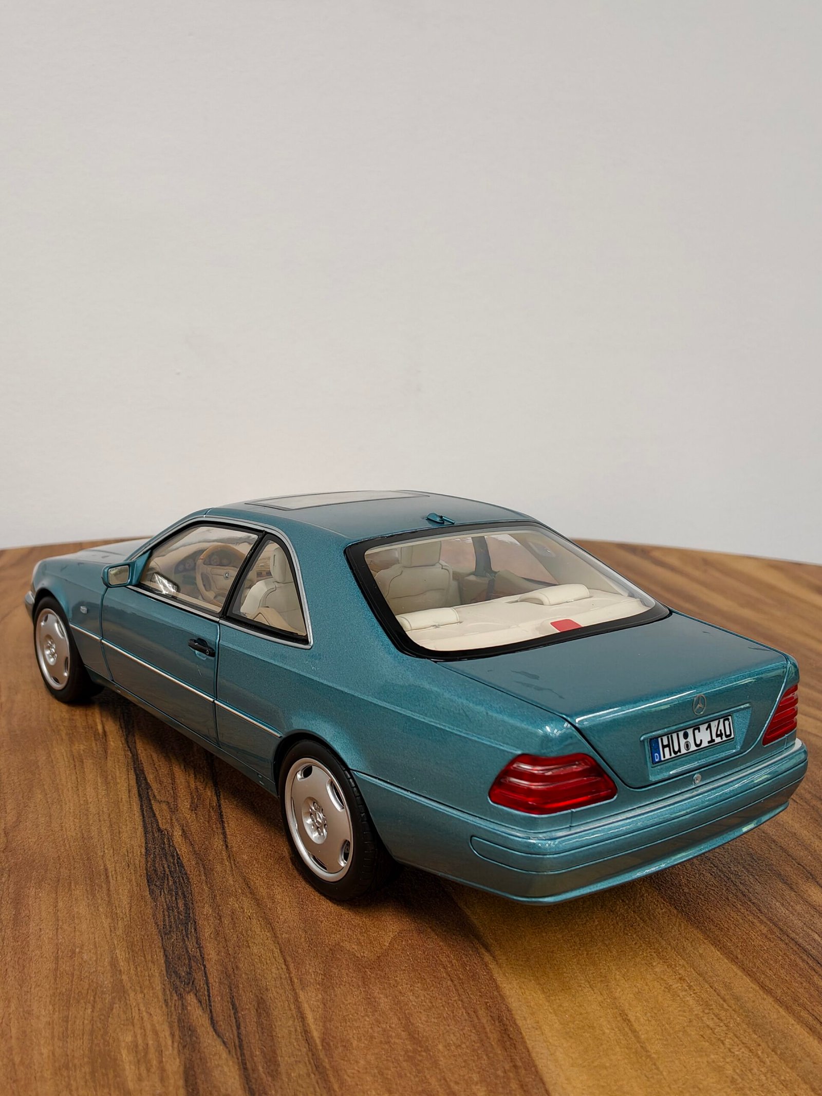 Mercedes-Benz CL600 Coupé 1997 Blue Metallic 1:18 - Image 7