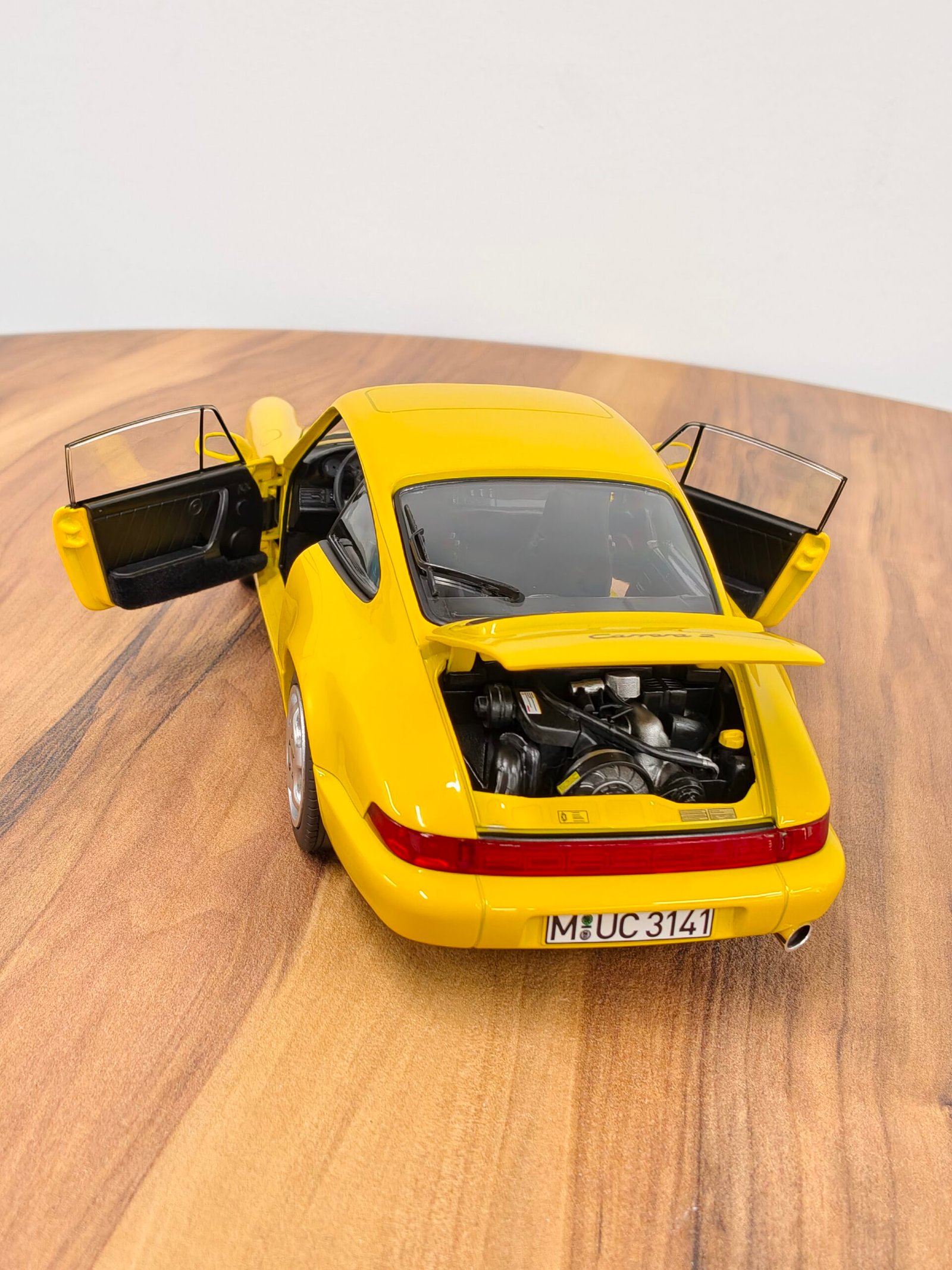 Porsche 911 Carrera 2 1990 Yellow 1:18 - Image 5