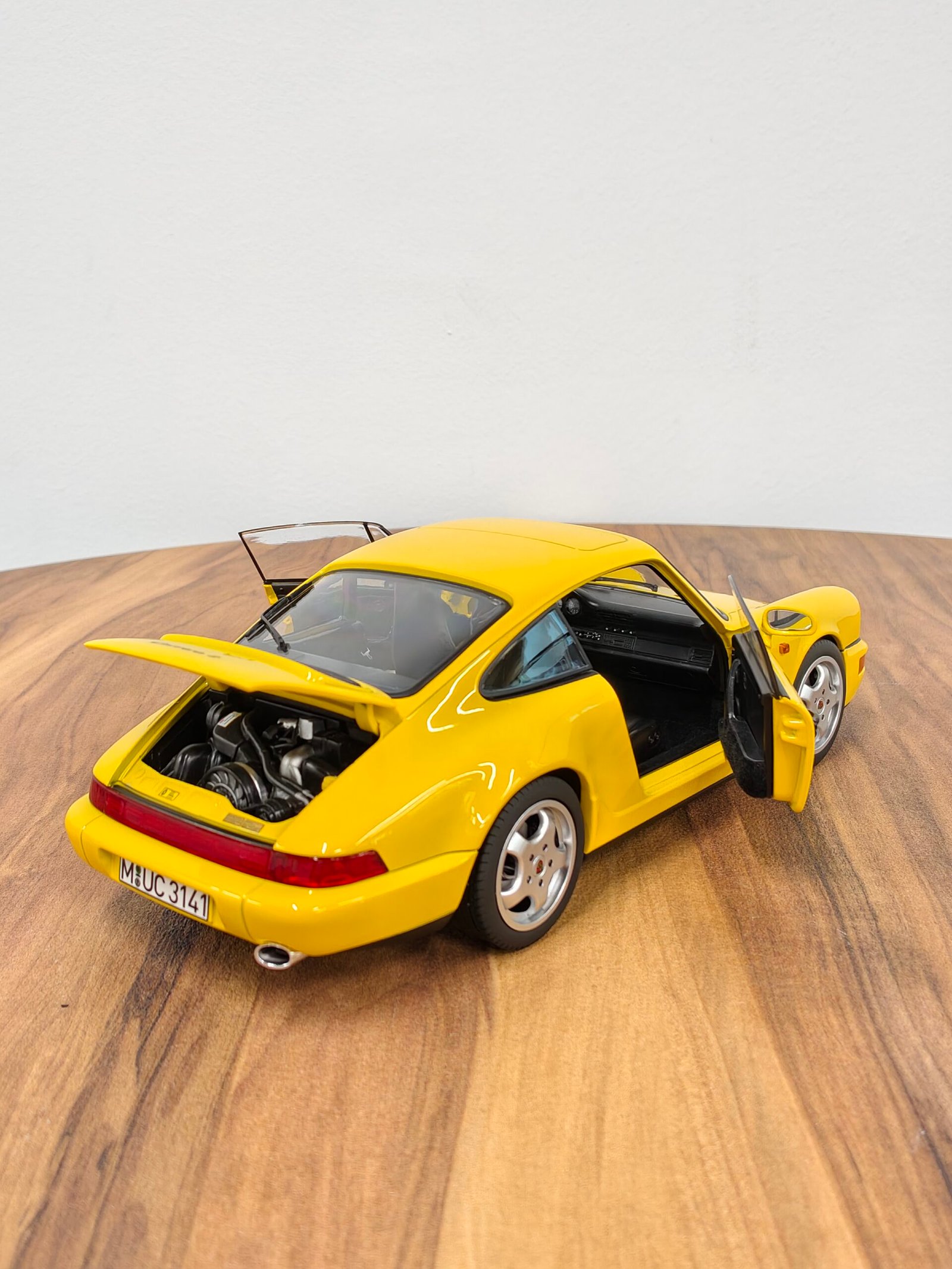 Porsche 911 Carrera 2 1990 Yellow 1:18 - Image 4