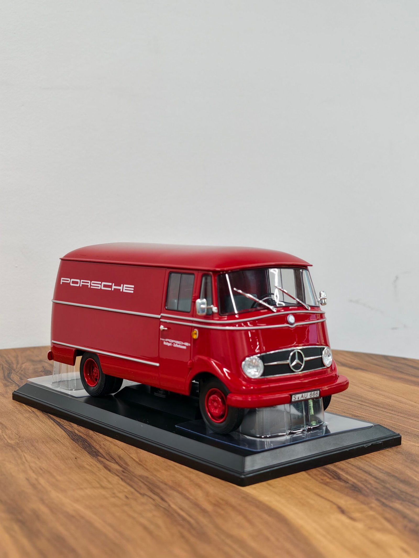 Mercedes Benz L319 - Image 2