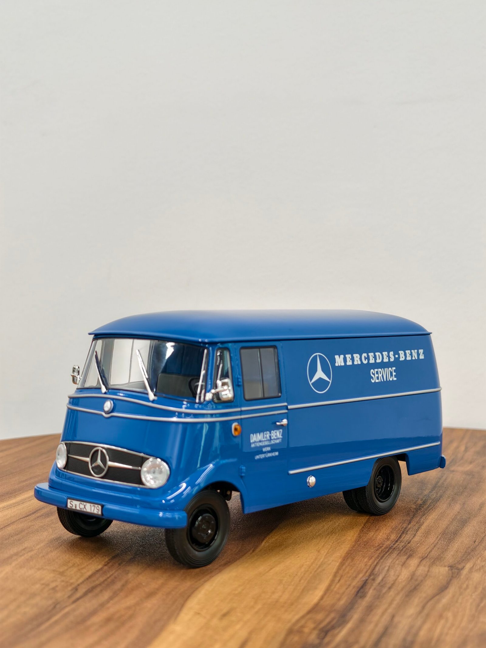 Mercedes Benz L319 (1960-1966) 1:18