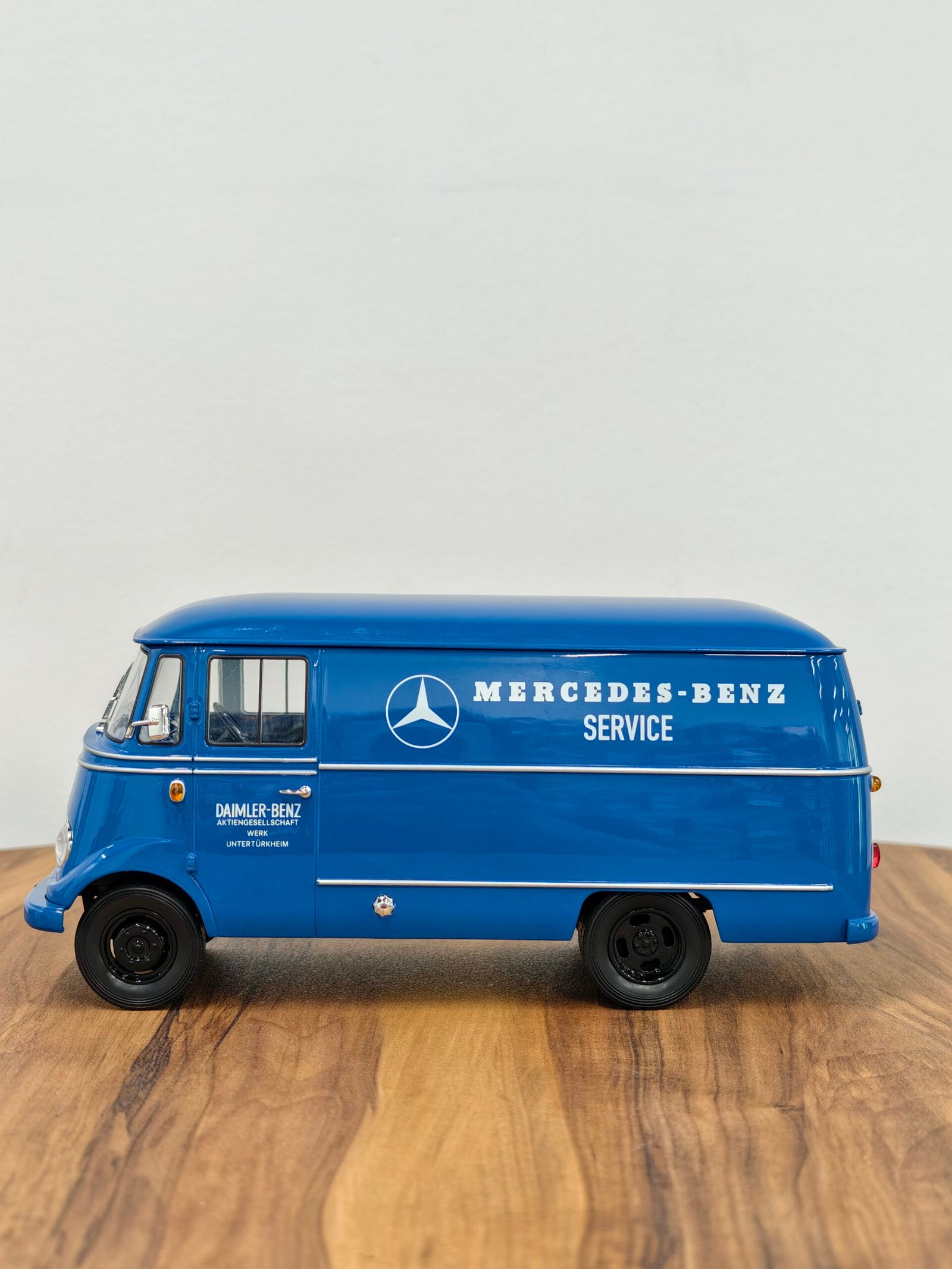 Mercedes Benz L319 (1960-1966) 1:18 - Image 4