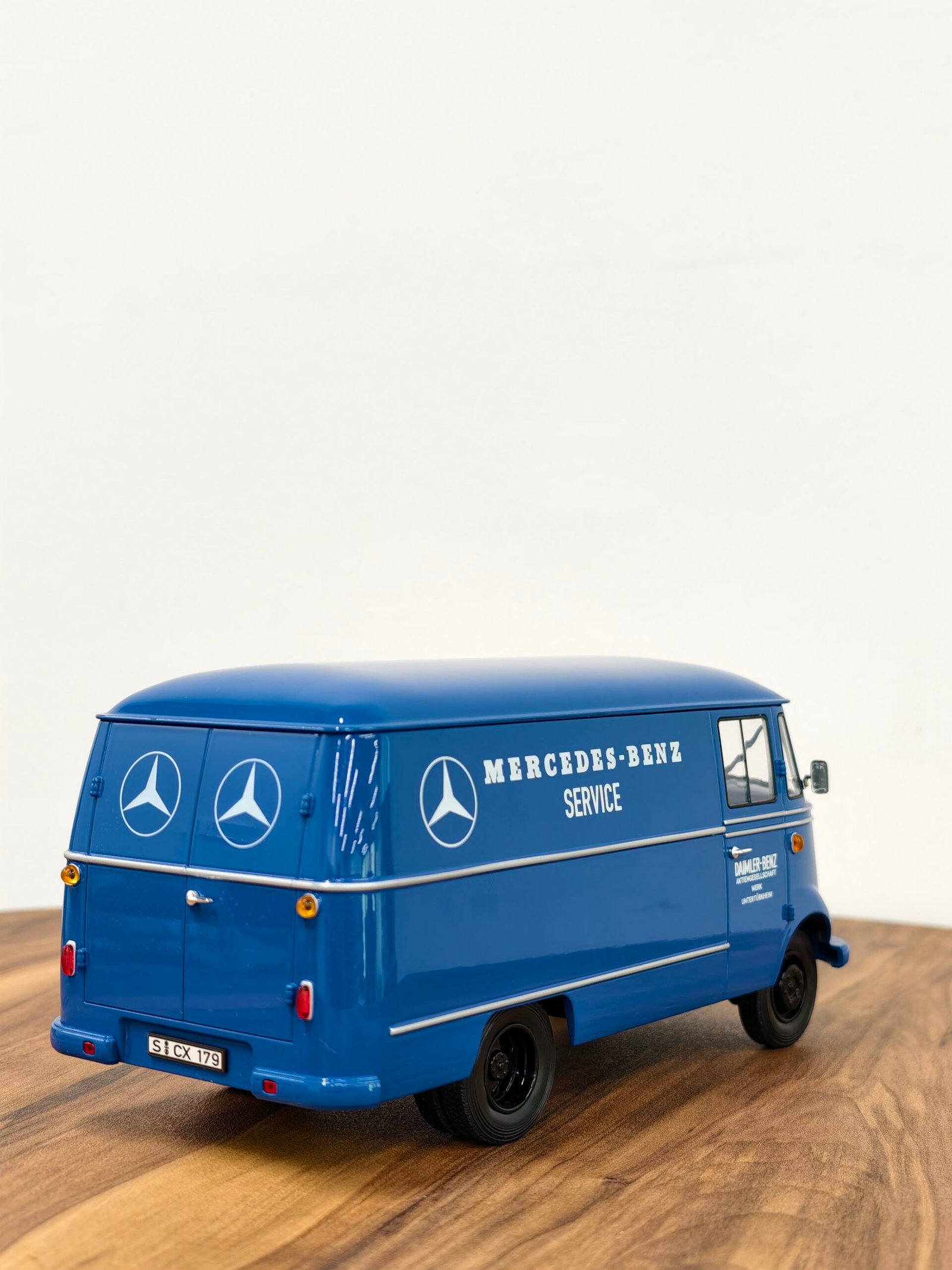 Mercedes Benz L319 (1960-1966) 1:18 - Image 3