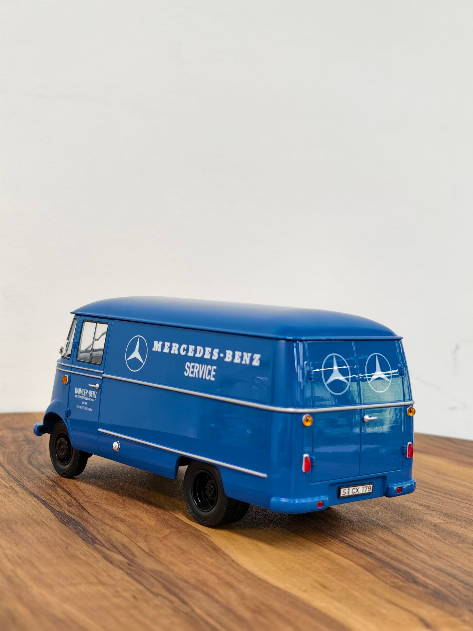Mercedes Benz L319 (1960-1966) 1:18 - Image 5