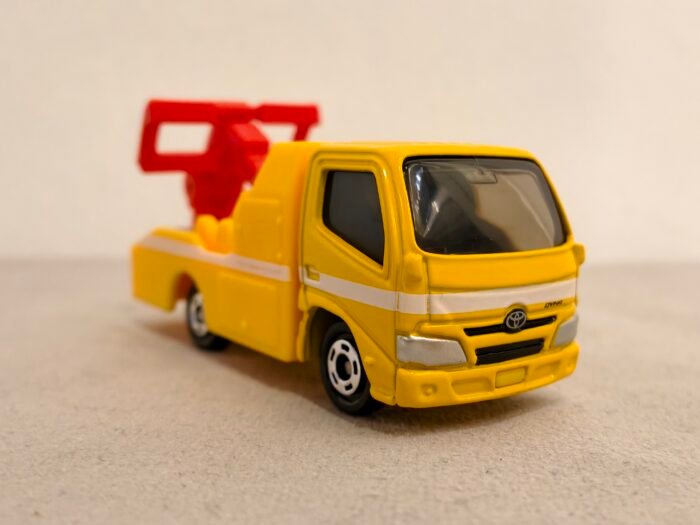 Toyota DYNA Refuse Truck - Yellow - Image 2