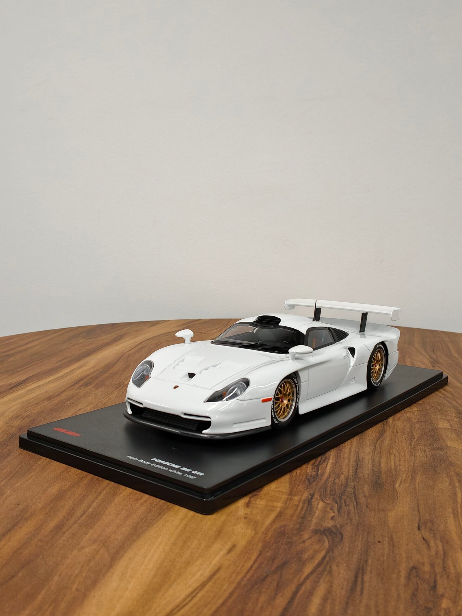 Porsche 911 Gt1  Plain body Edition 1997(White) 1:18