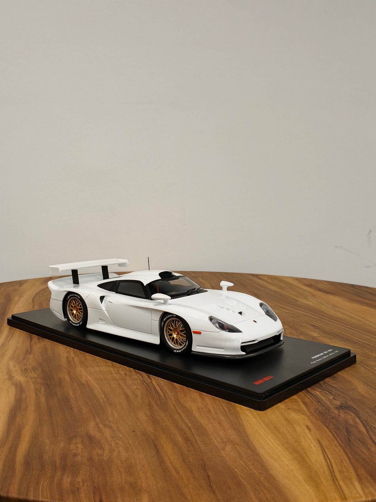 Porsche 911 Gt1  Plain body Edition 1997(White) 1:18 - Image 6