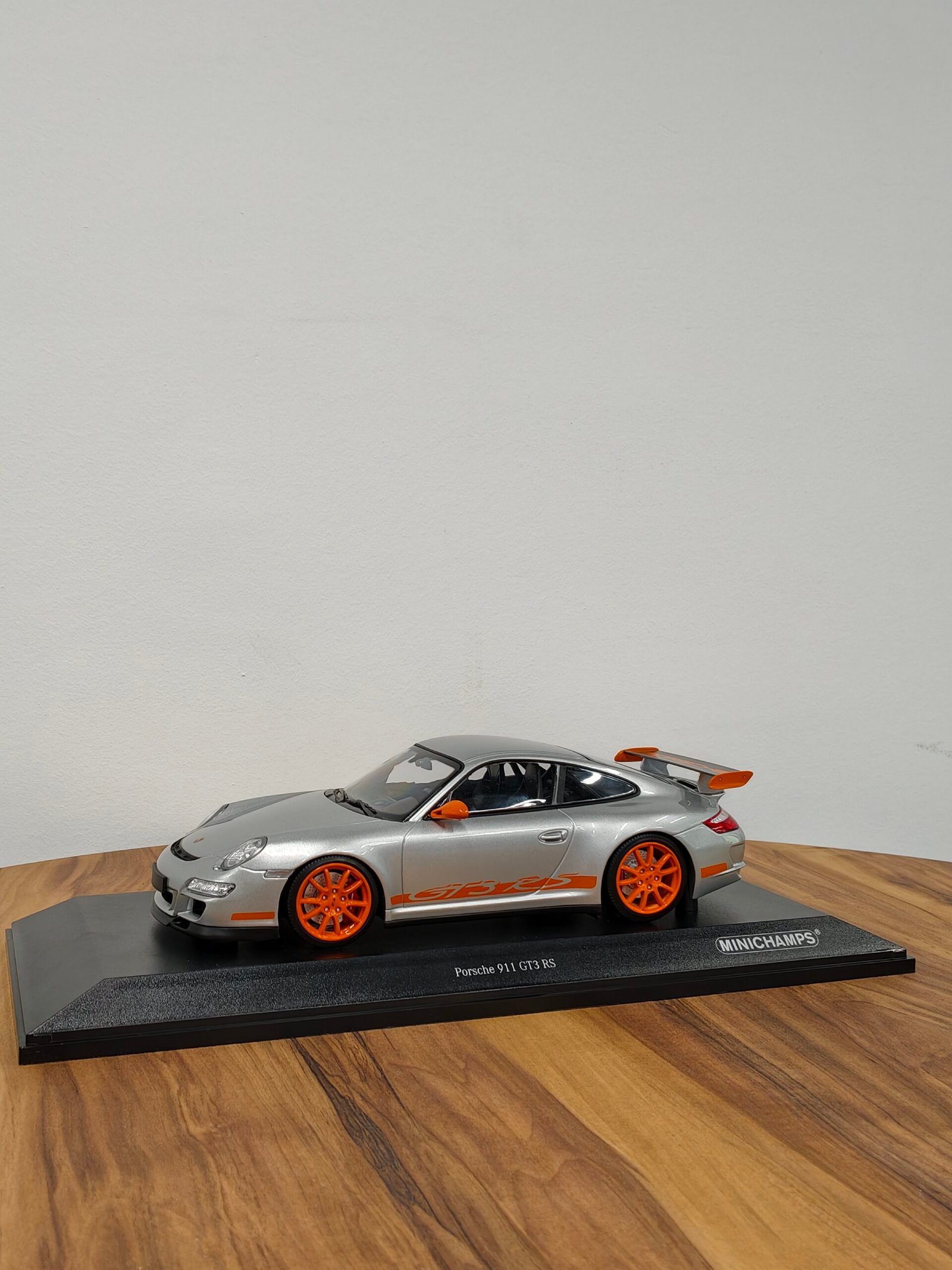 Porsche 911 GT3 RS 1:18 Gray - Image 10