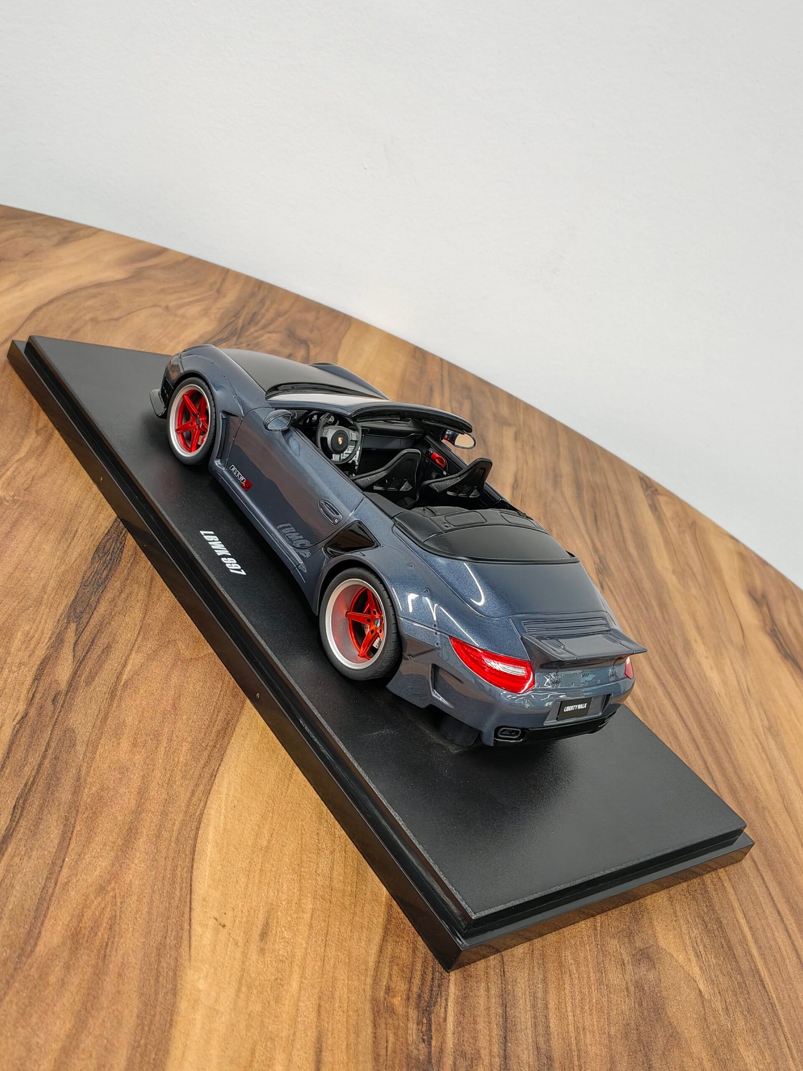 Porsche LBWK 997 Blue 1:18 - Image 2