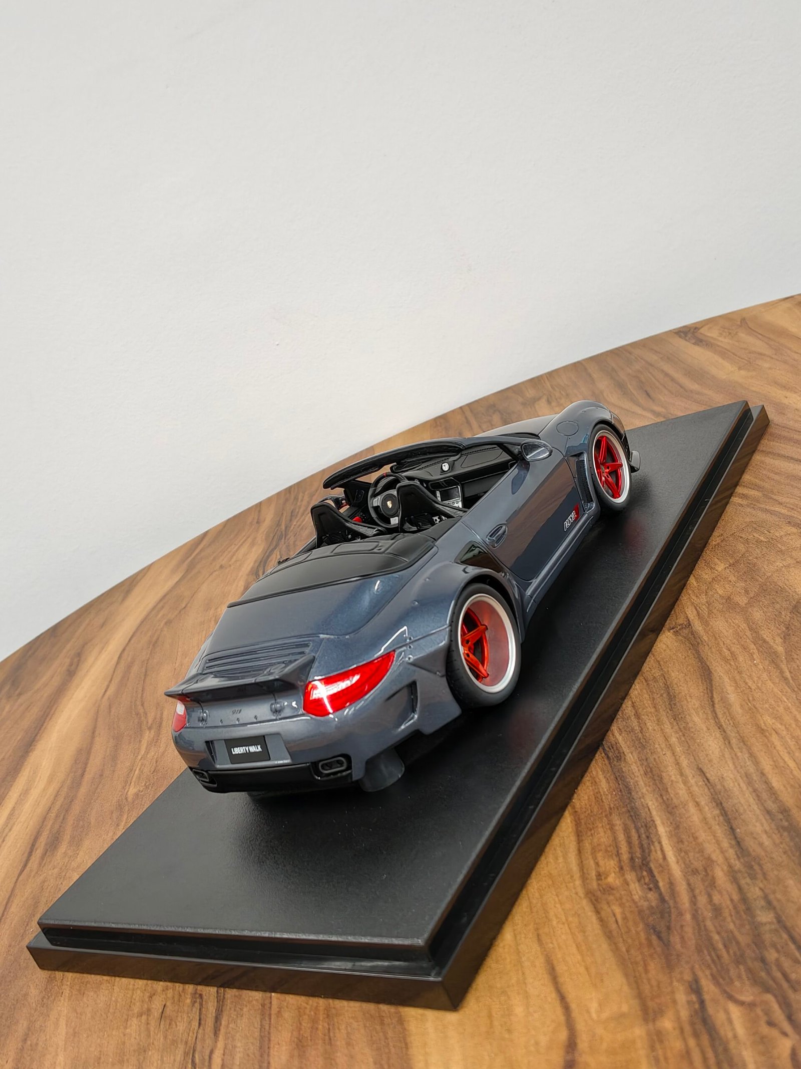 Porsche LBWK 997 Blue 1:18 - Image 7