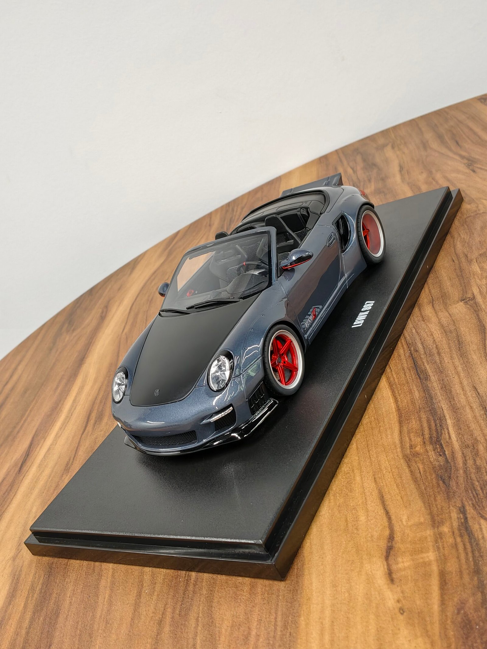 Porsche LBWK 997 Blue 1:18 - Image 6