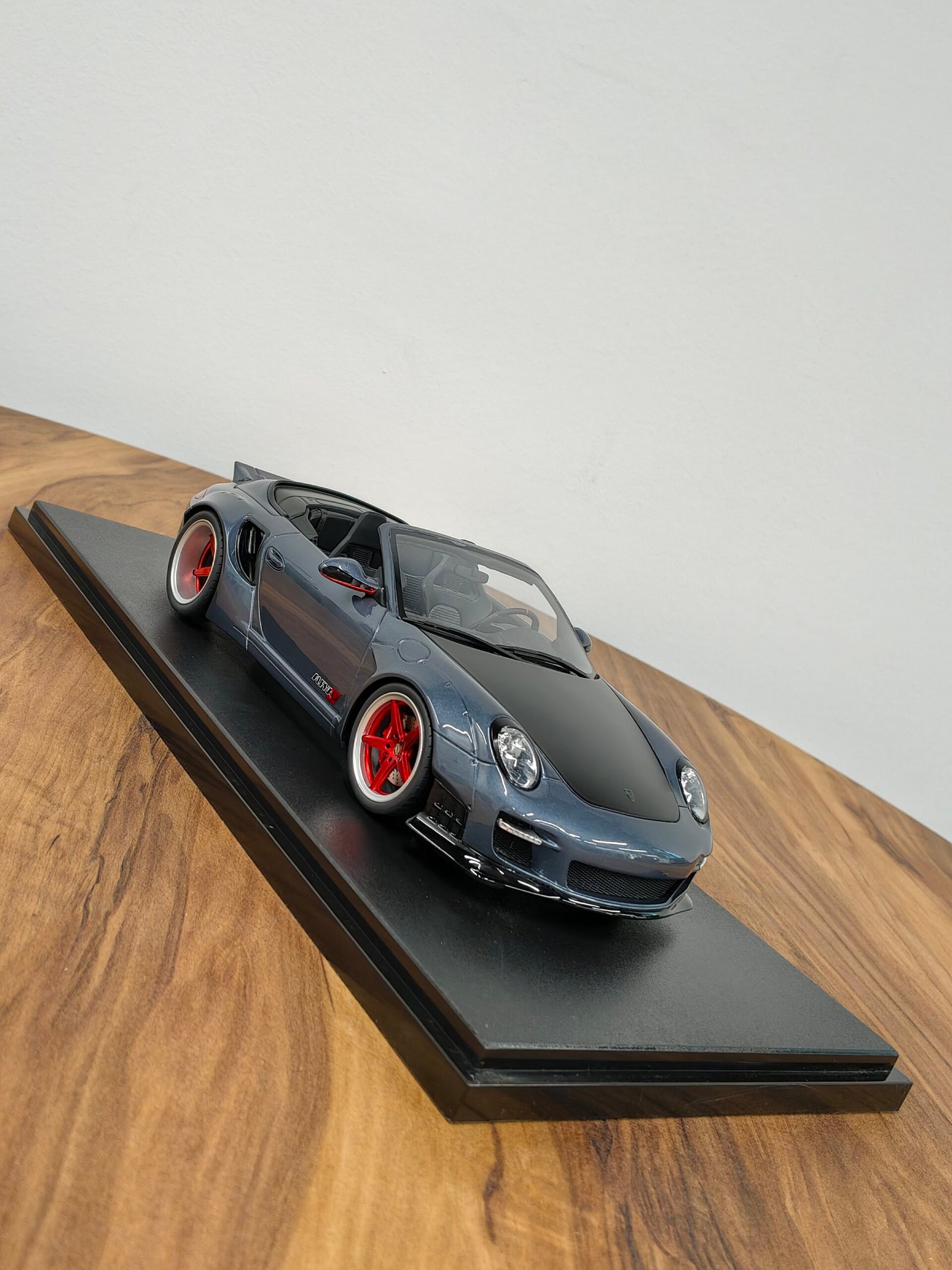 Porsche LBWK 997 Blue 1:18 - Image 4