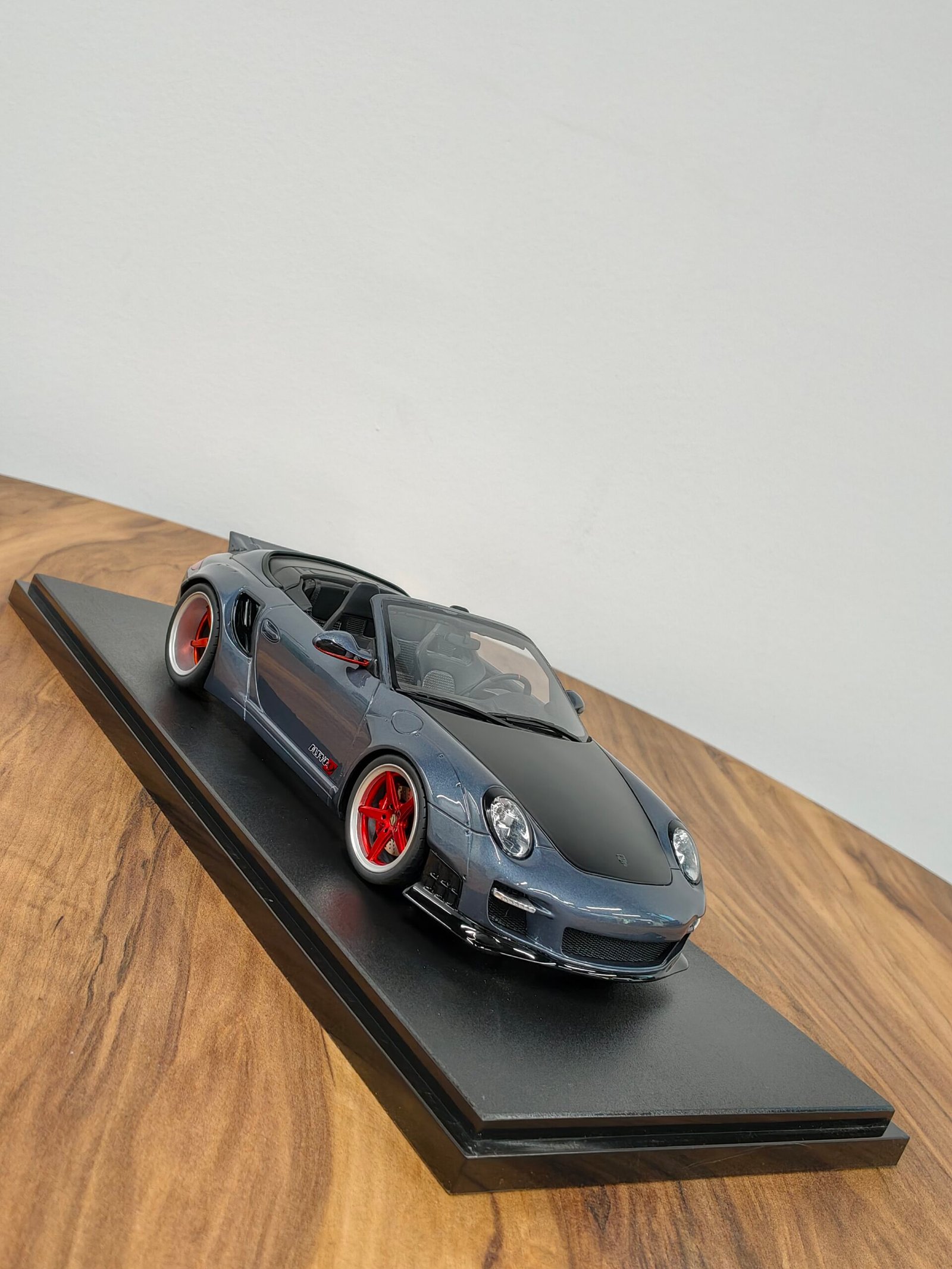 Porsche LBWK 997 Blue 1:18 - Image 3