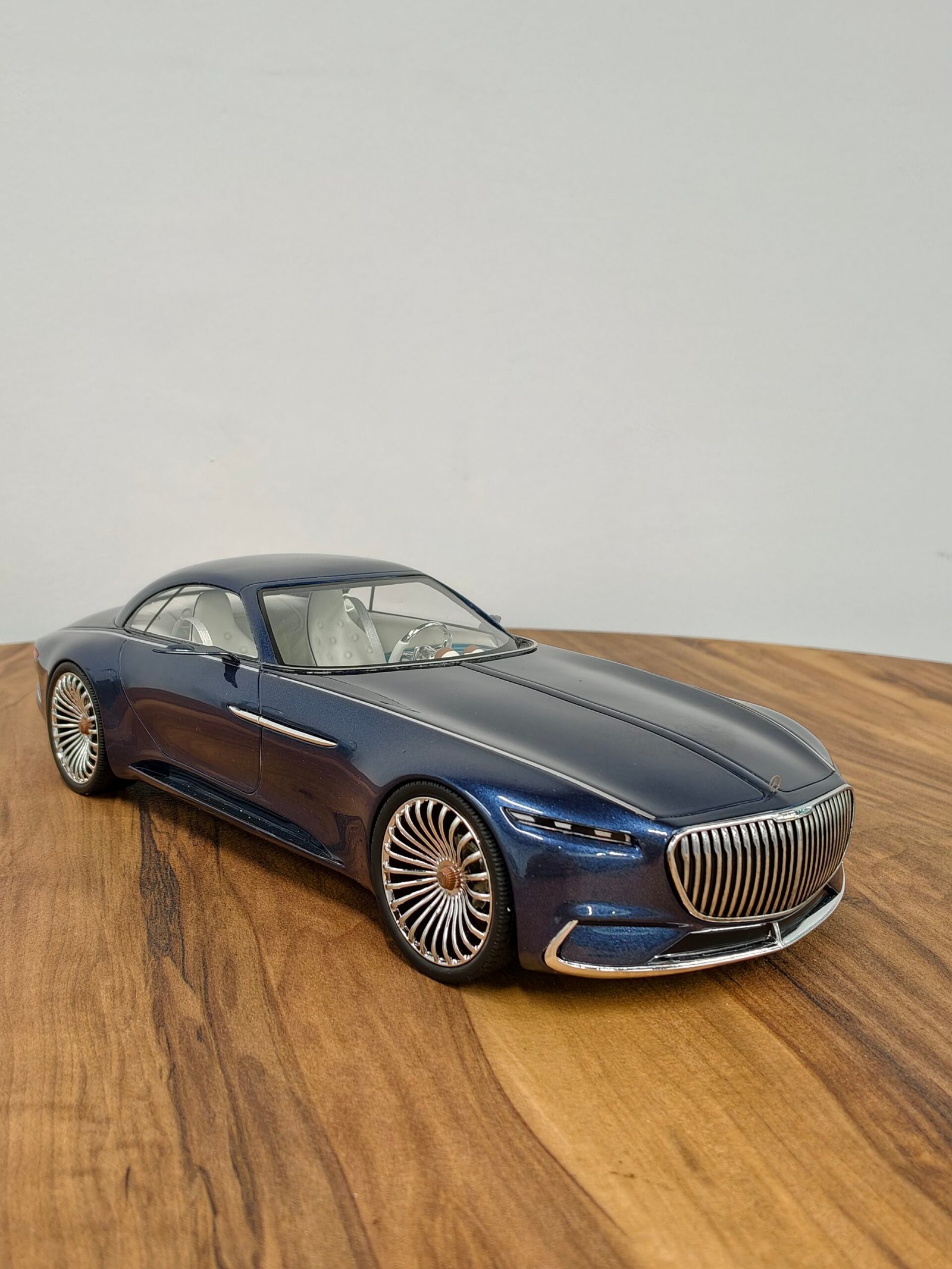 Mercedes-Maybach 6 Blue 1:18 - Image 2