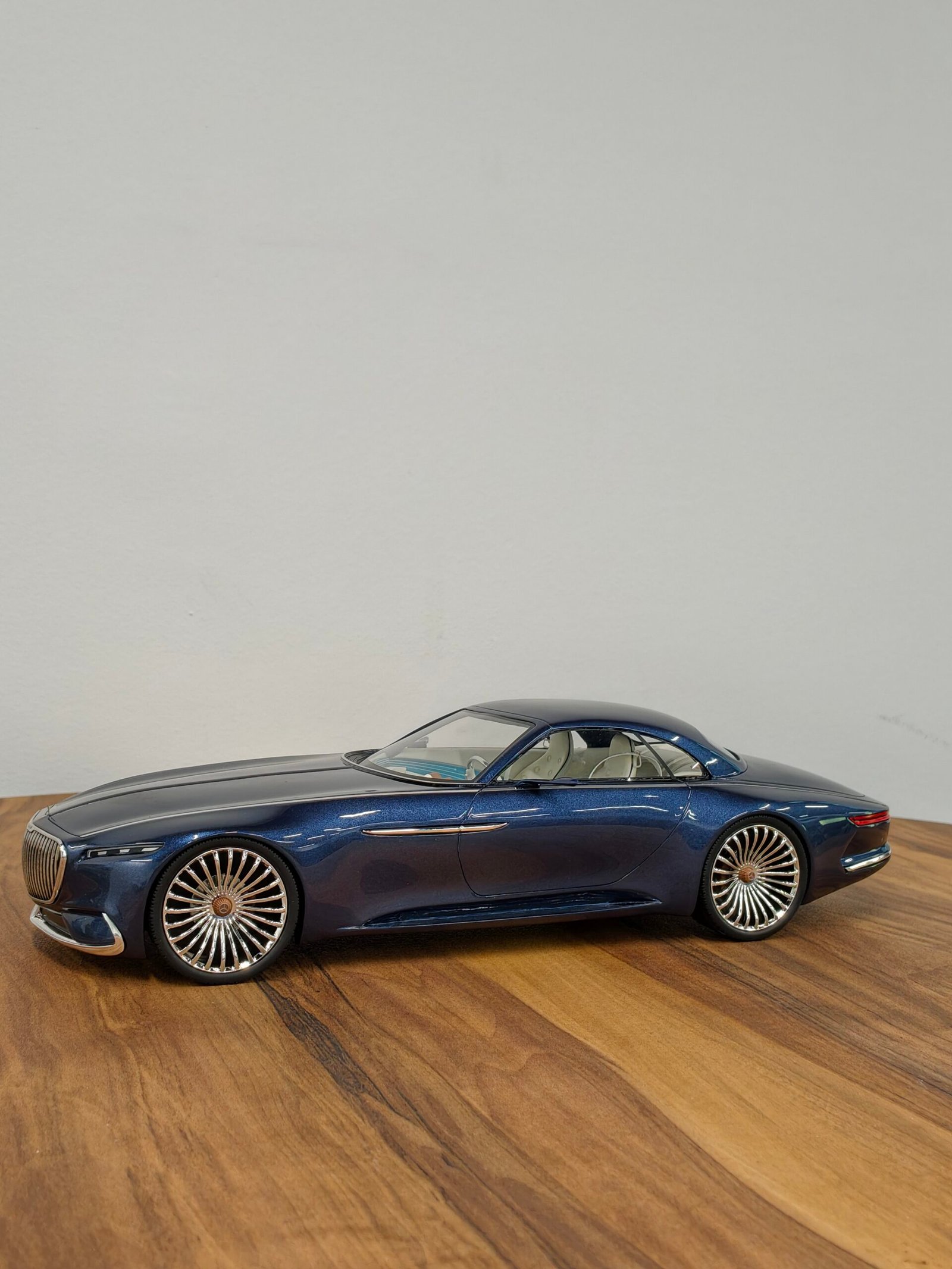 Mercedes-Maybach 6 Blue 1:18 - Image 6