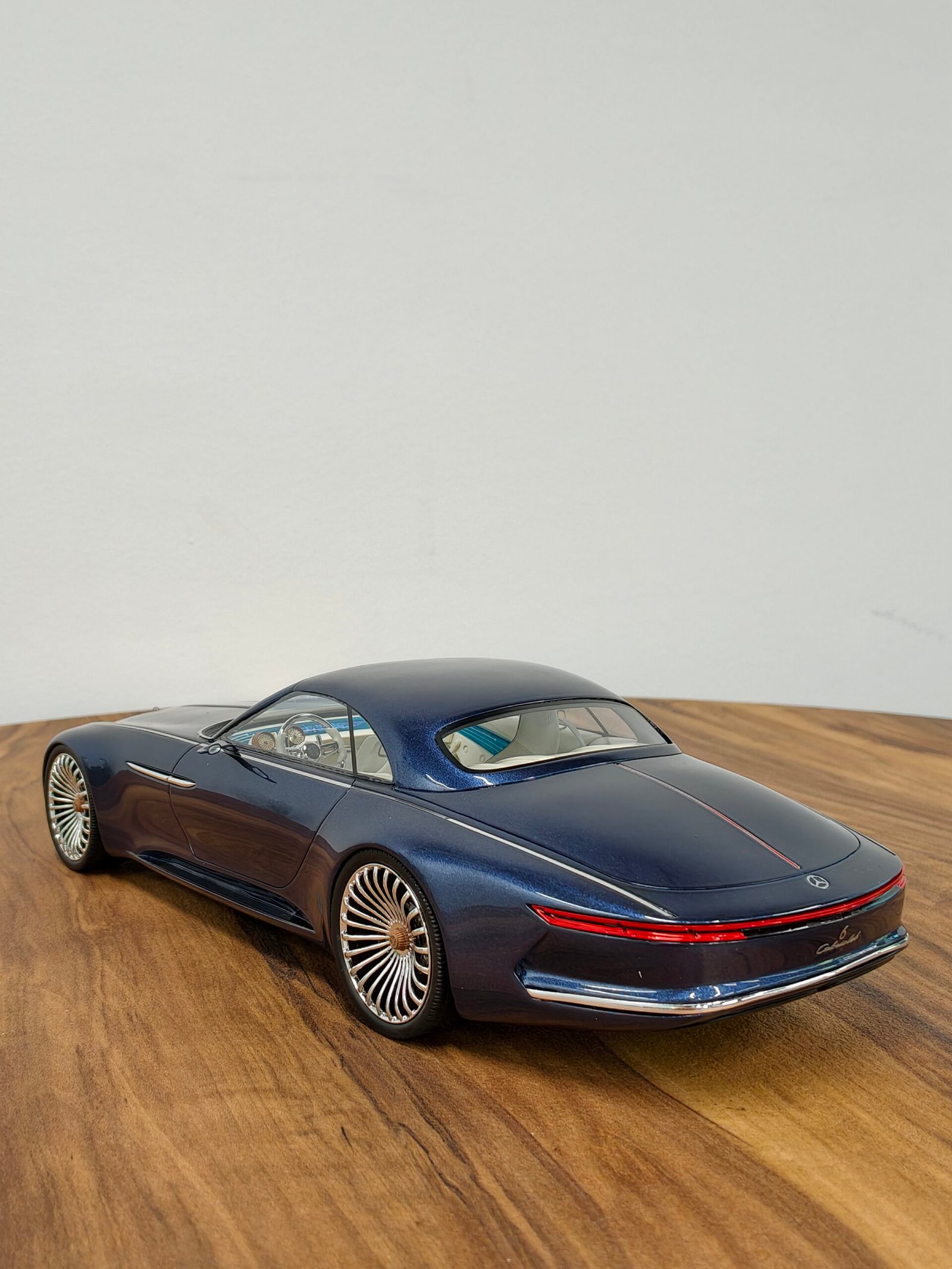 Mercedes-Maybach 6 Blue 1:18 - Image 4
