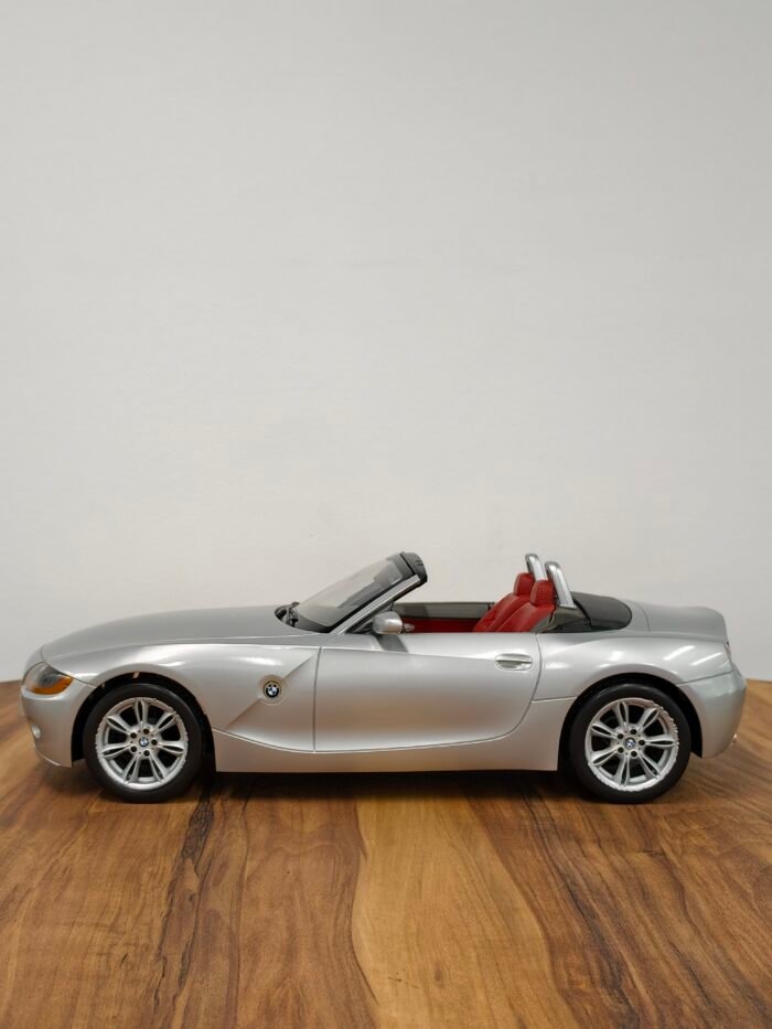 BMW Z4 1:12 - Image 6
