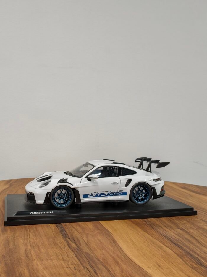 Porsche 911 GT3RS White 1:18 - Image 9
