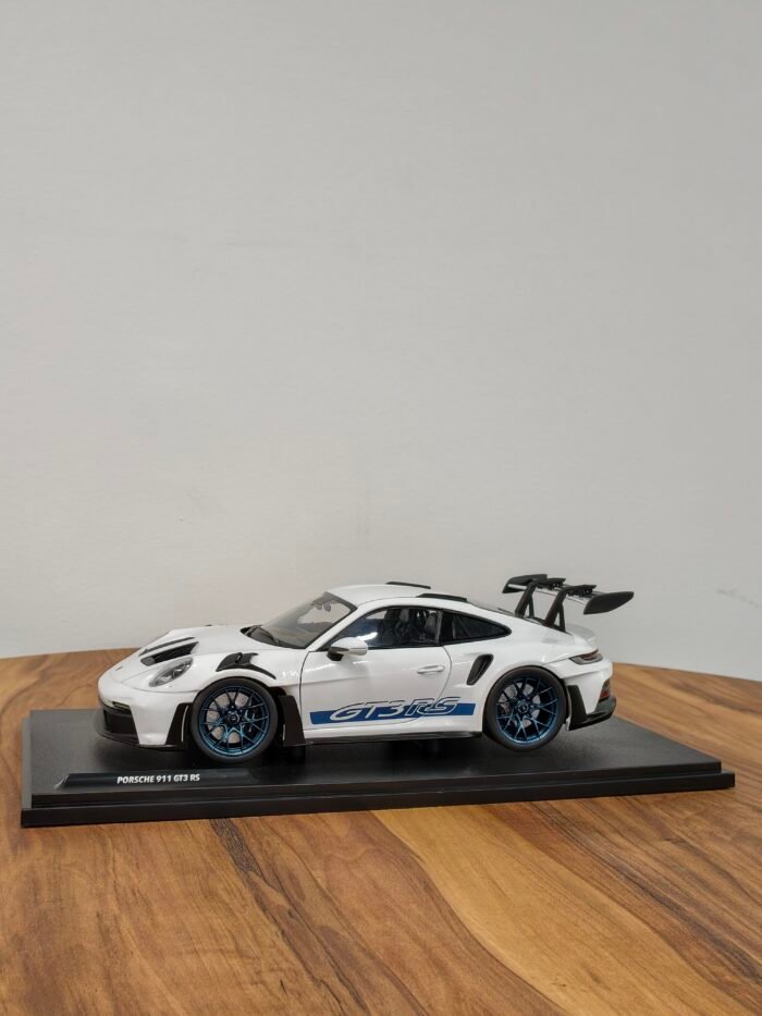 Porsche 911 GT3RS White 1:18 - Image 8