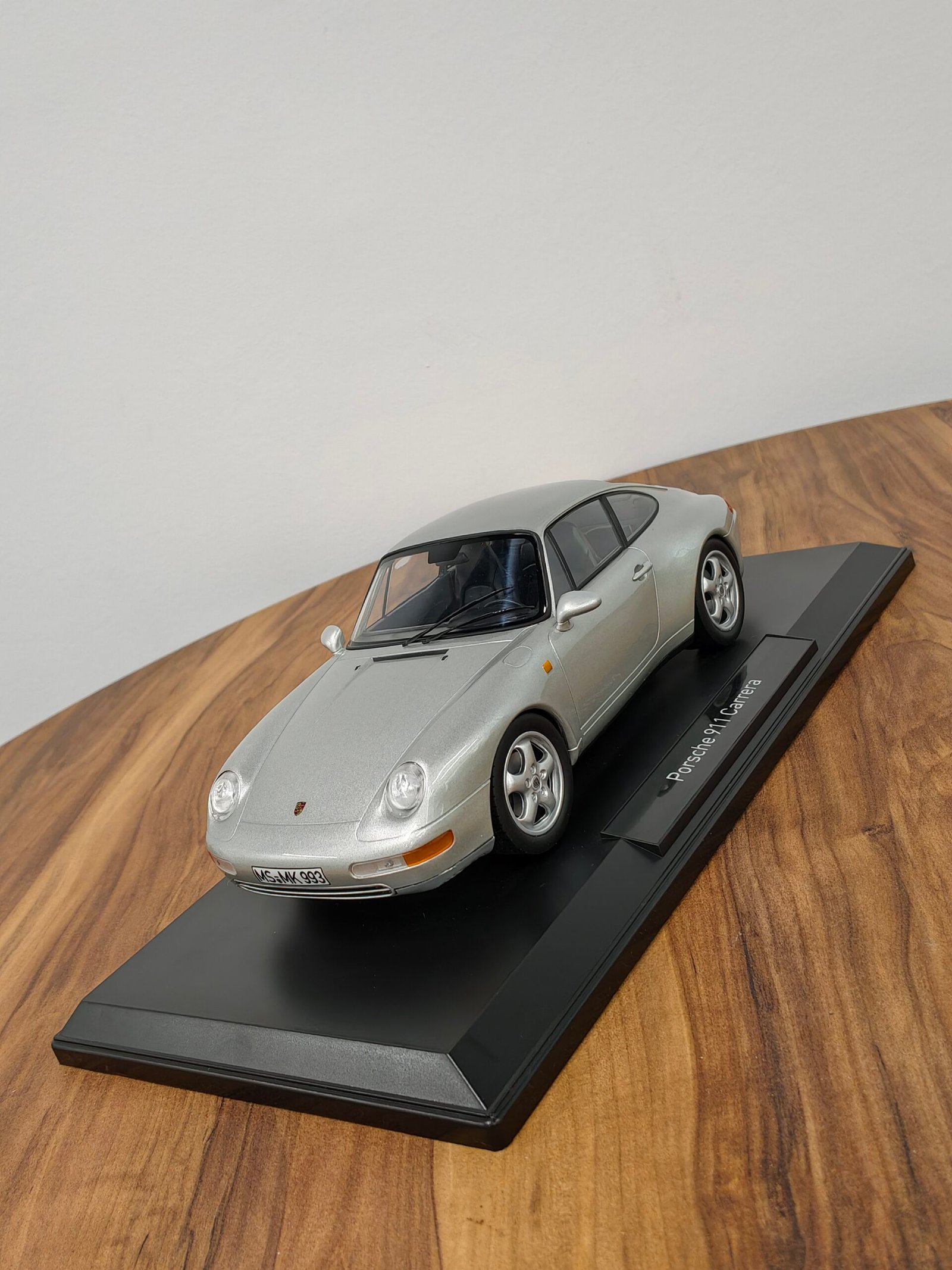 Porsche 911 Carrera 1993 Silver 1:18