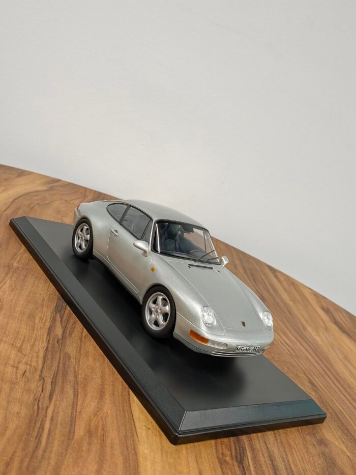 Porsche 911 Carrera 1993 Silver 1:18 - Image 2