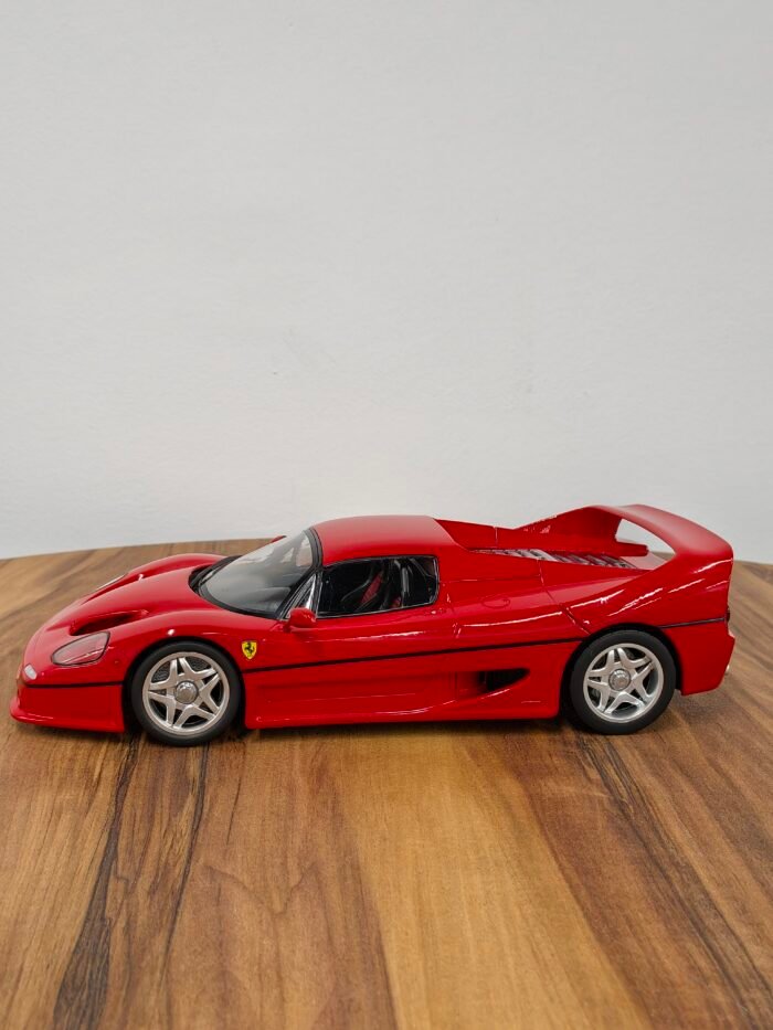 F50 Hardtop 1:18 Red - Image 5