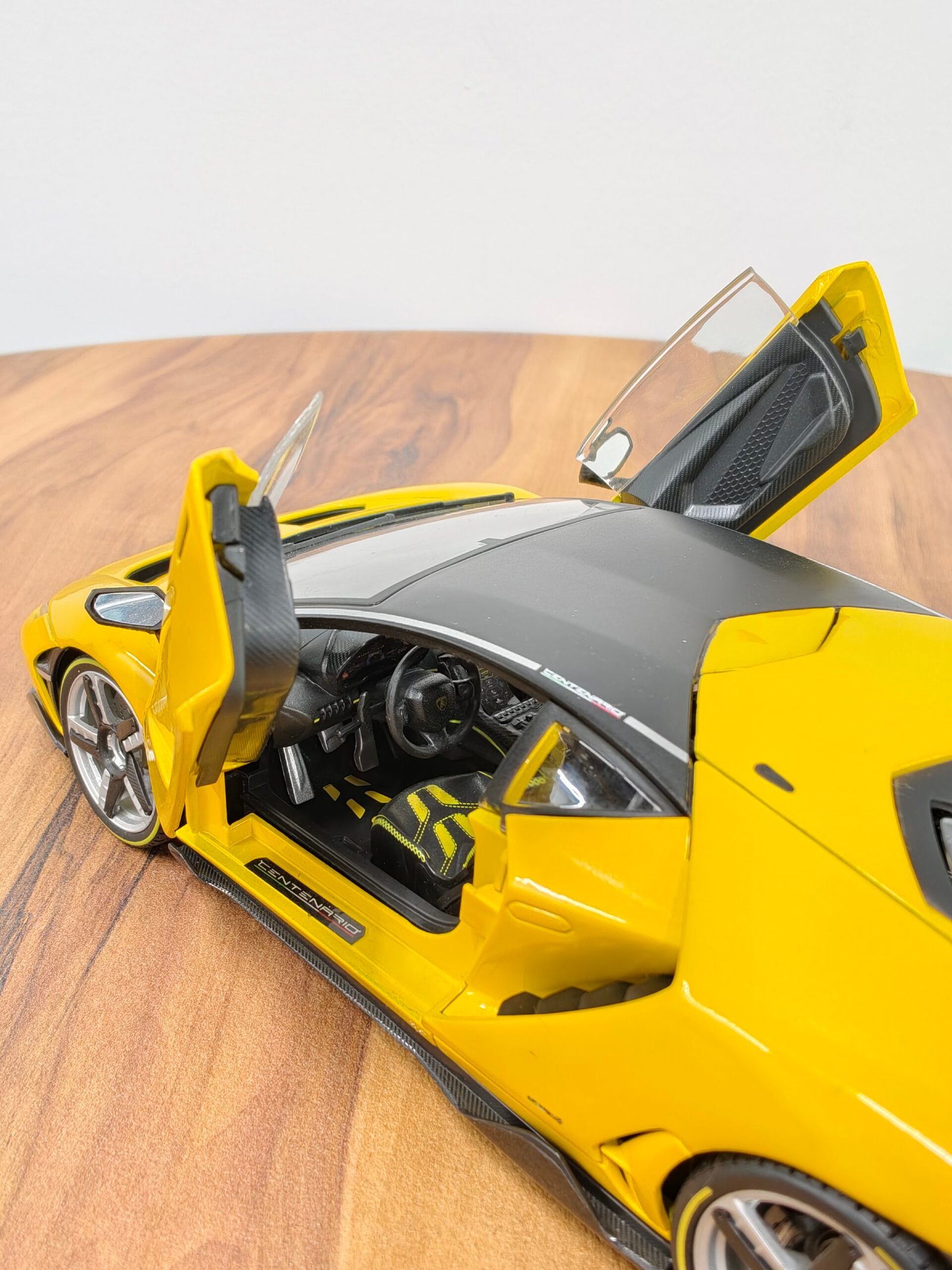 Lamborghini Centenario LP770-4 Yellow 1:18 - Image 7