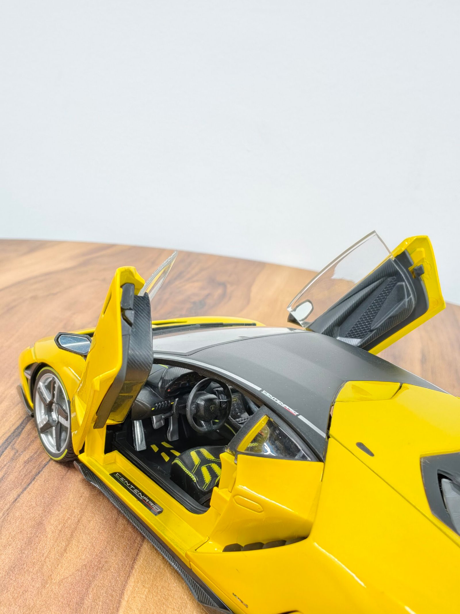 Lamborghini Centenario LP770-4 Yellow 1:18 - Image 6