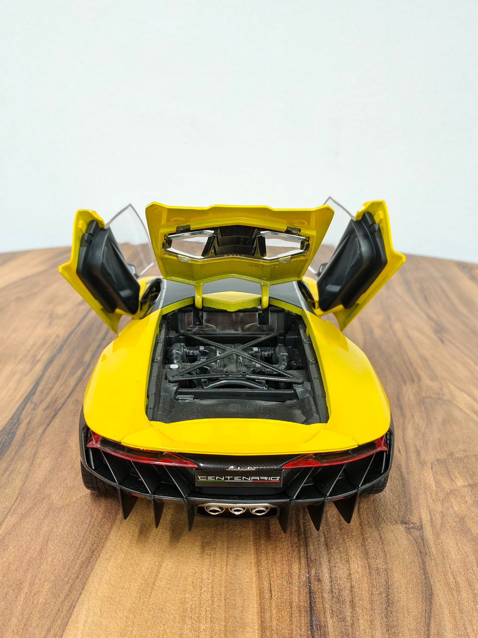 Lamborghini Centenario LP770-4 Yellow 1:18 - Image 20