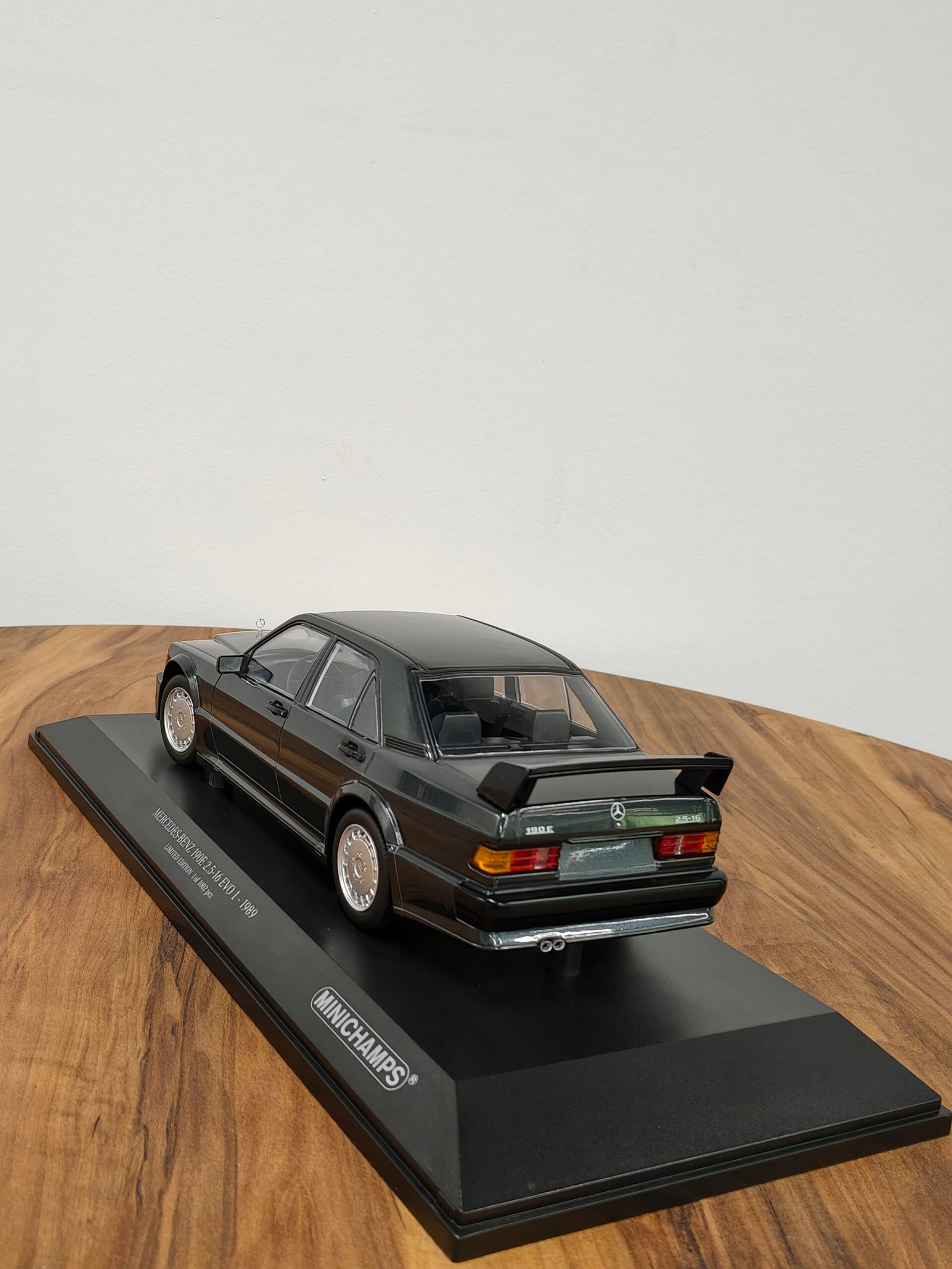 Mercedes Benz 190E 2.5-16 Evo 1-1989 Black 1:18 - Image 5