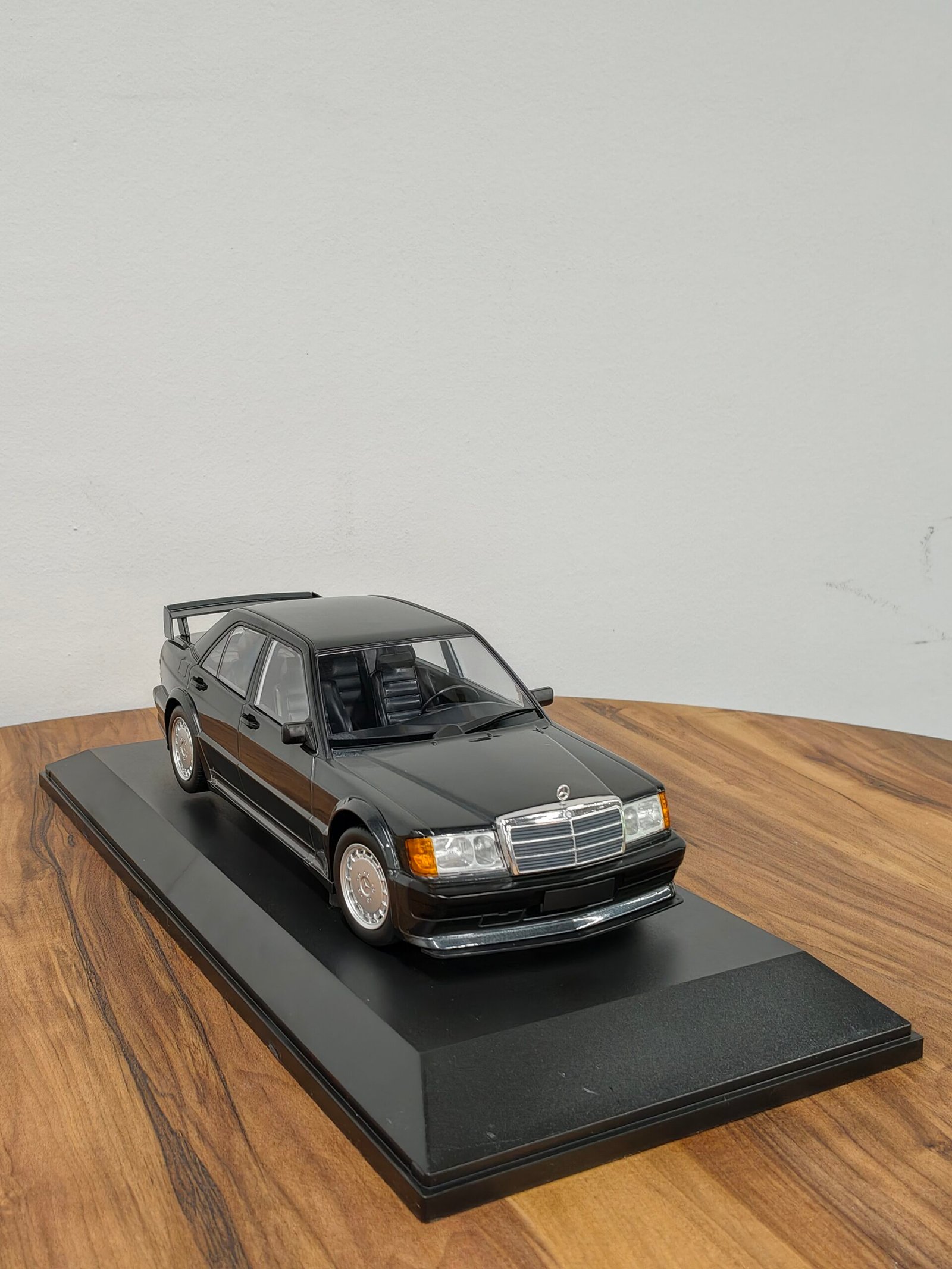 Mercedes Benz 190E 2.5-16 Evo 1-1989 Black 1:18 - Image 4