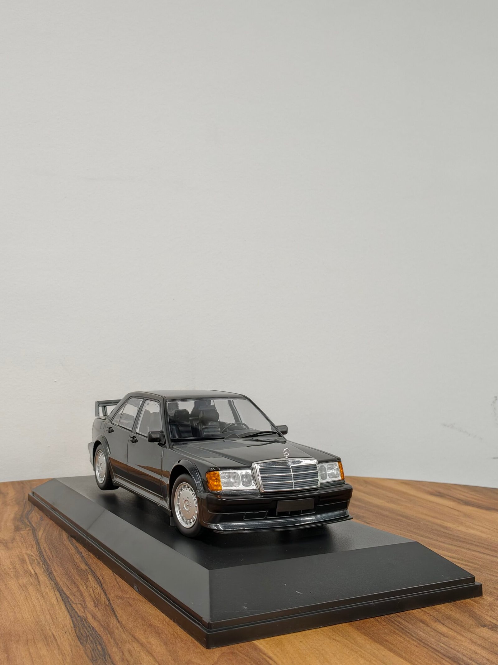 Mercedes Benz 190E 2.5-16 Evo 1-1989 Black 1:18 - Image 3