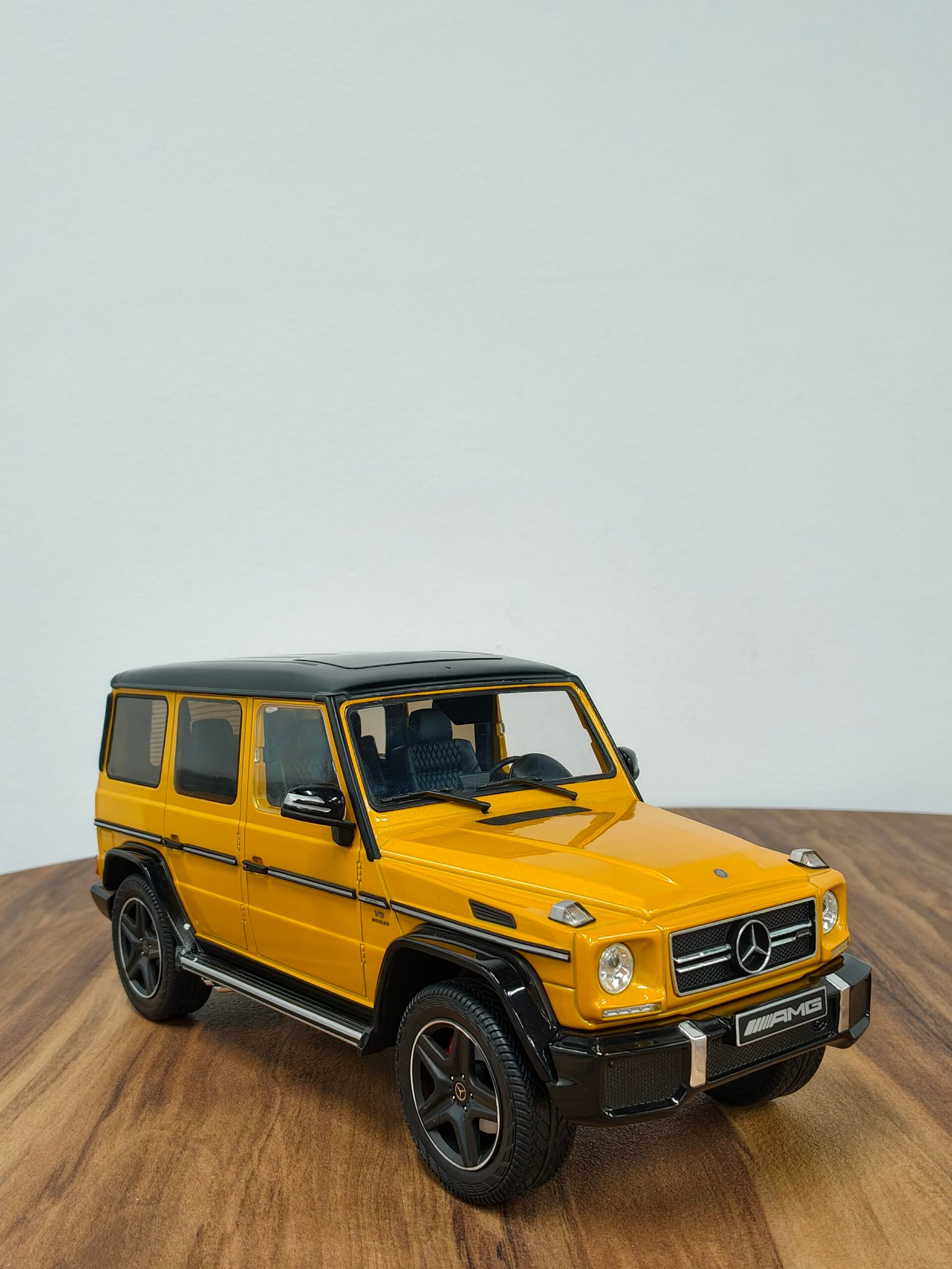 Mercedes-AMG G63 Yellow 1:18 - Image 7