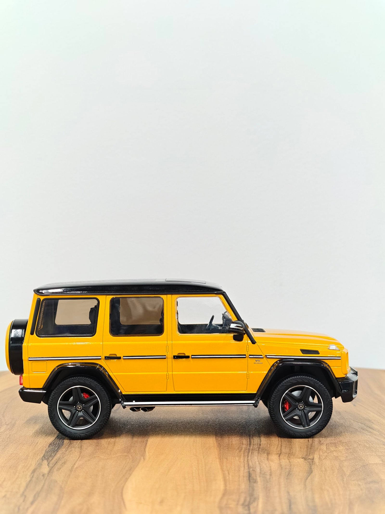 Mercedes-AMG G63 Yellow 1:18