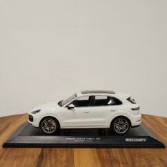 Porsche Cayenne Turbo S 2017 White 1:18