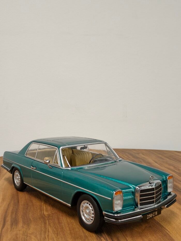 Mercedes 250C/8 coupe 1:18 Light Green - Image 2