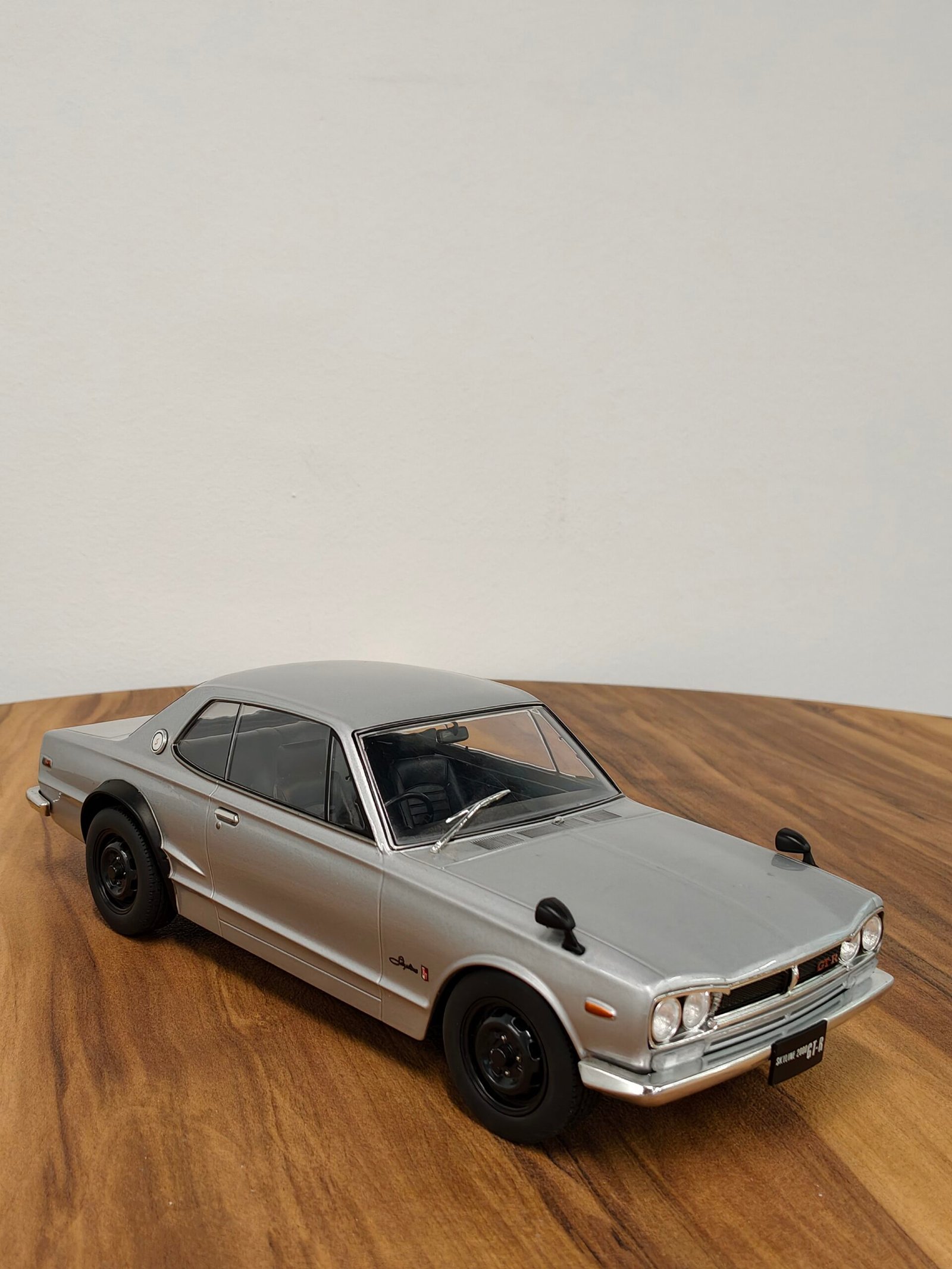 Nissan Skyline GT-R KPGC10 Silver 1:18 - Image 2