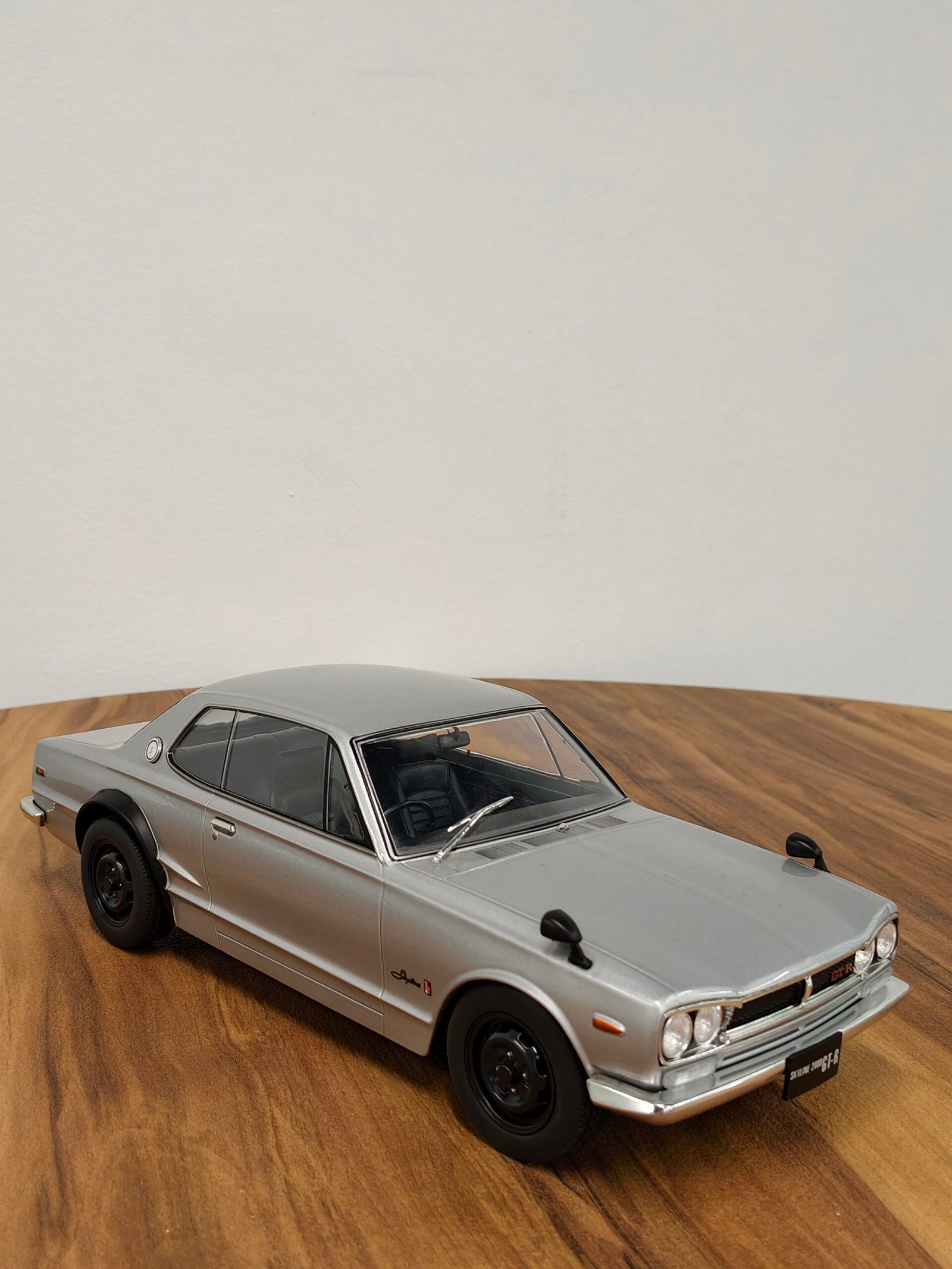 Nissan Skyline GT-R KPGC10 Silver 1:18 - Image 8