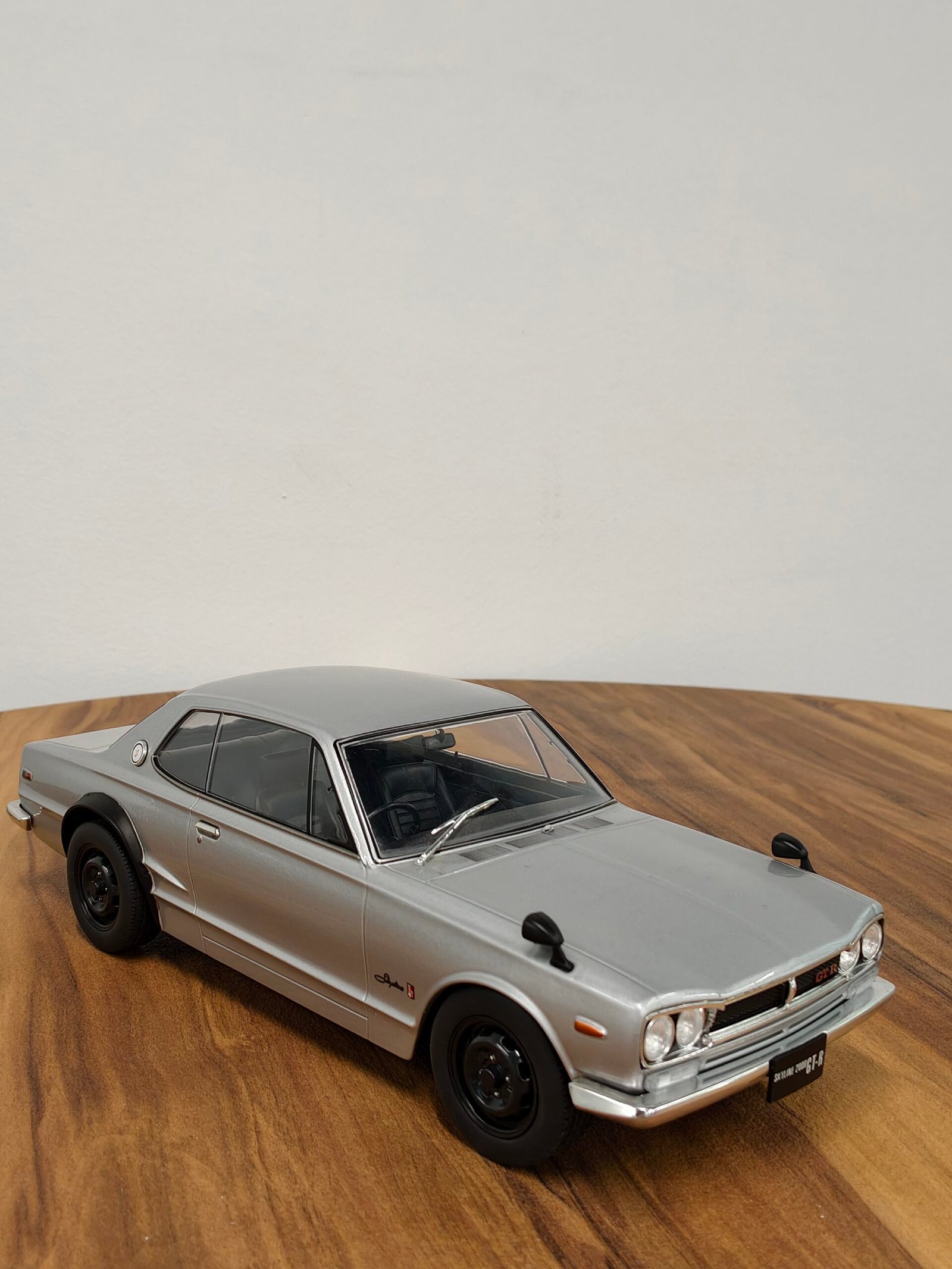 Nissan Skyline GT-R KPGC10 Silver 1:18 - Image 7