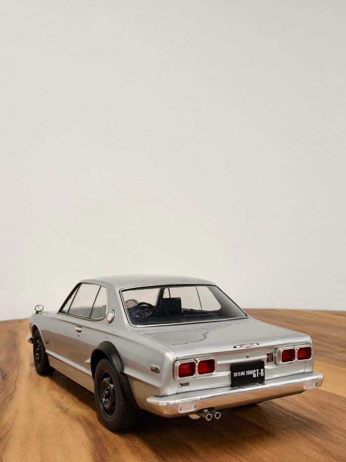 Nissan Skyline GT-R KPGC10 Silver 1:18 - Image 5