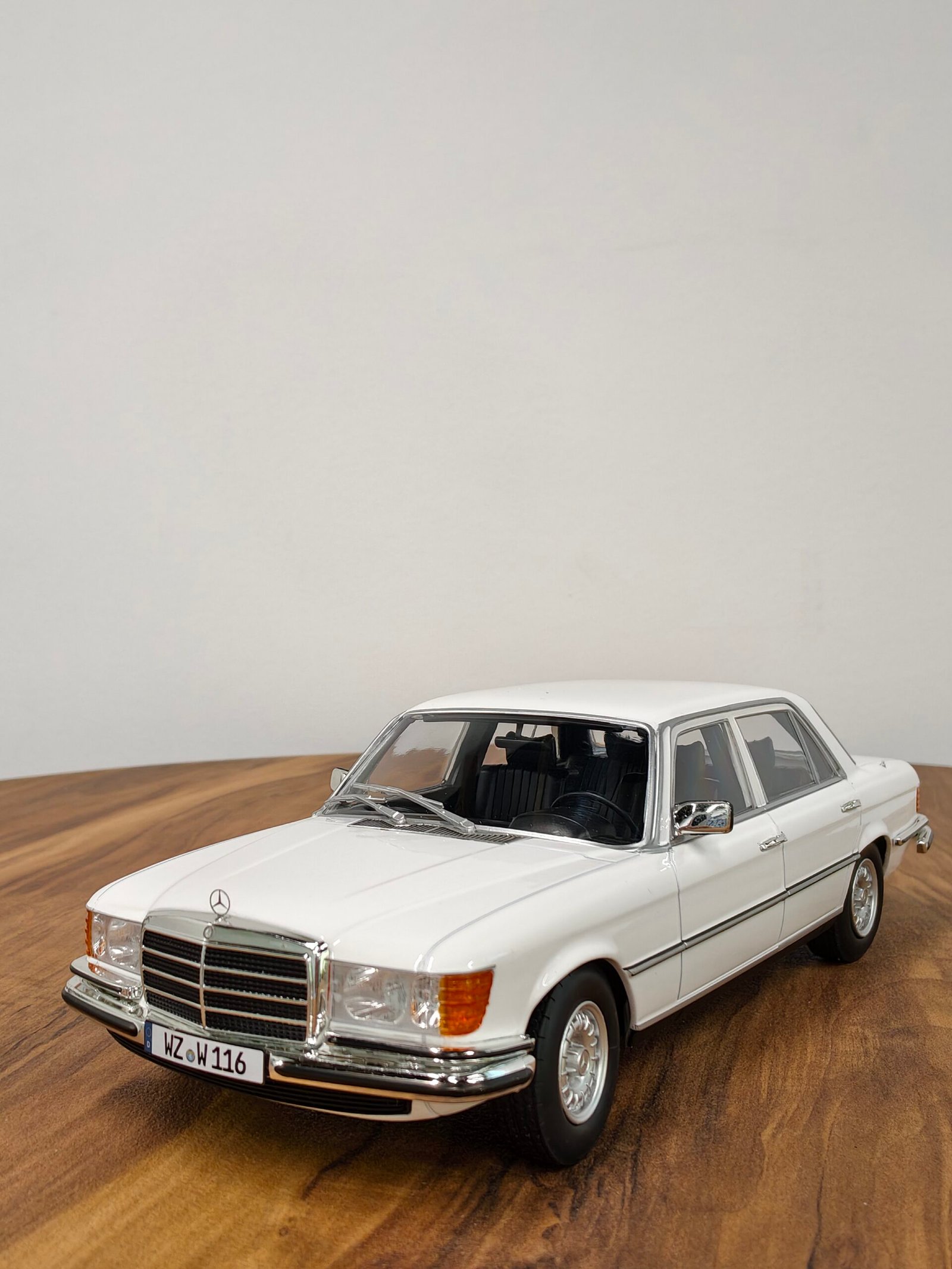 Mercedes Benz S-Class W116) 1:18